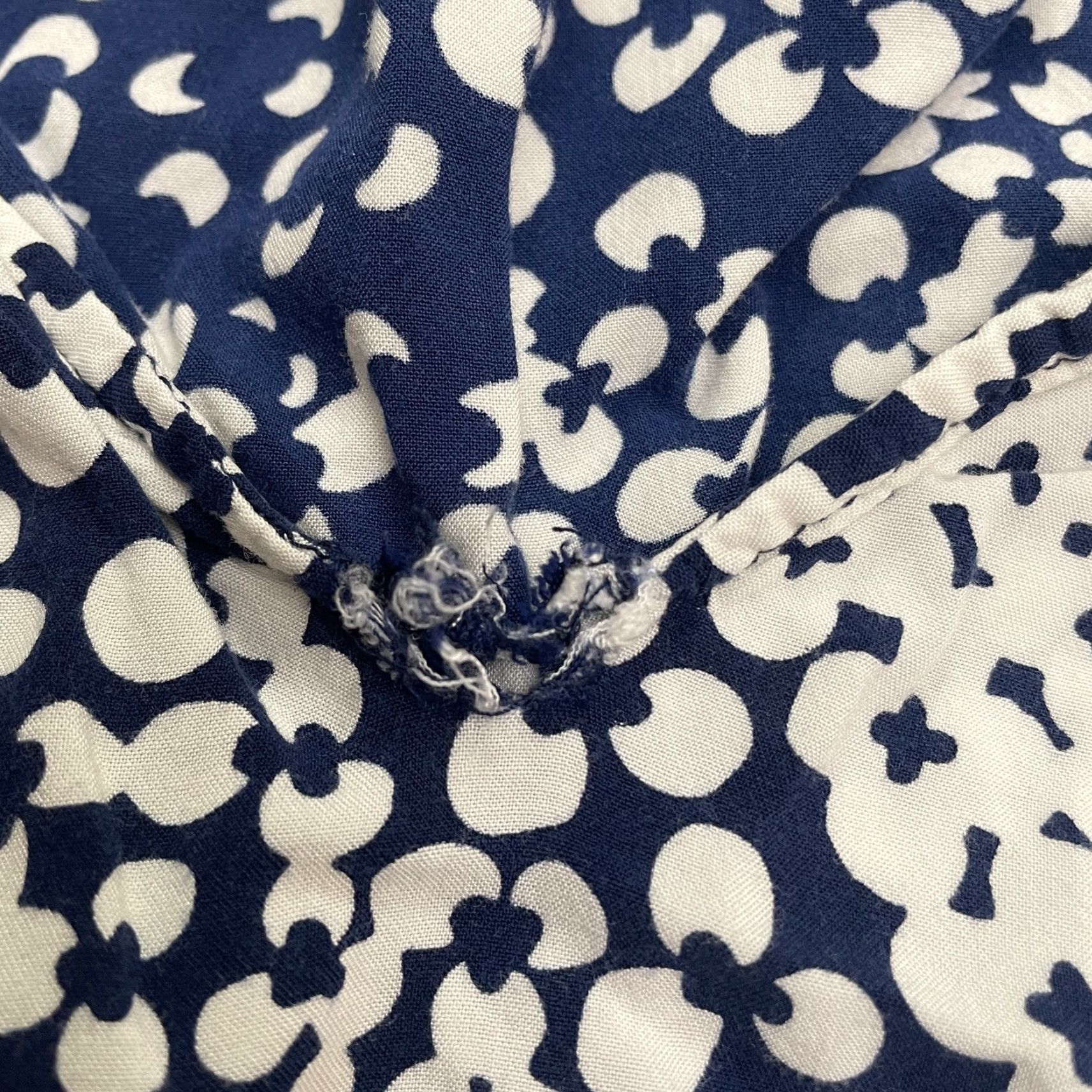 Talbots Talbots Blouse Shirt Women Petite Tunic Blue White Floral Knit Rayon Long Sleeve V-Neck Tie Casual Size M / US 6-8 / IT 42-44 - 4 Thumbnail