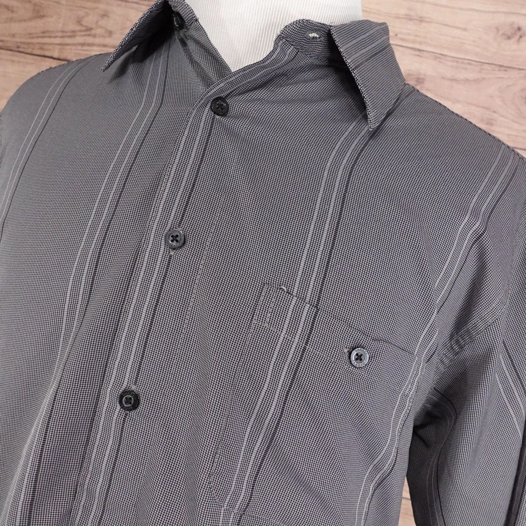 Haggar Haggar Mens Shirt L Gray Short Sleeve Button Front Striped Polyester Casual Size US L / EU 52-54 / 3 - 2 Thumbnail