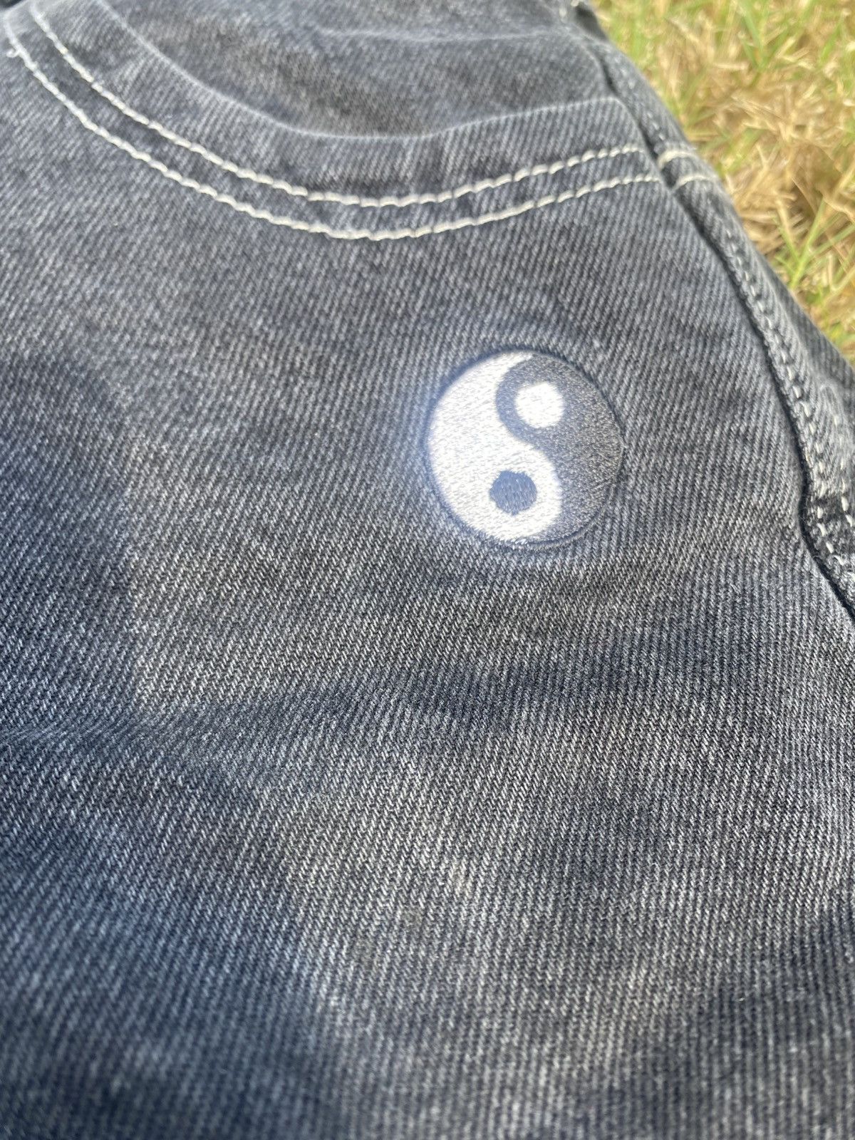 JNCO JNCO yin and yang dragon shorts Size US 26 / EU 42 - 4 Thumbnail