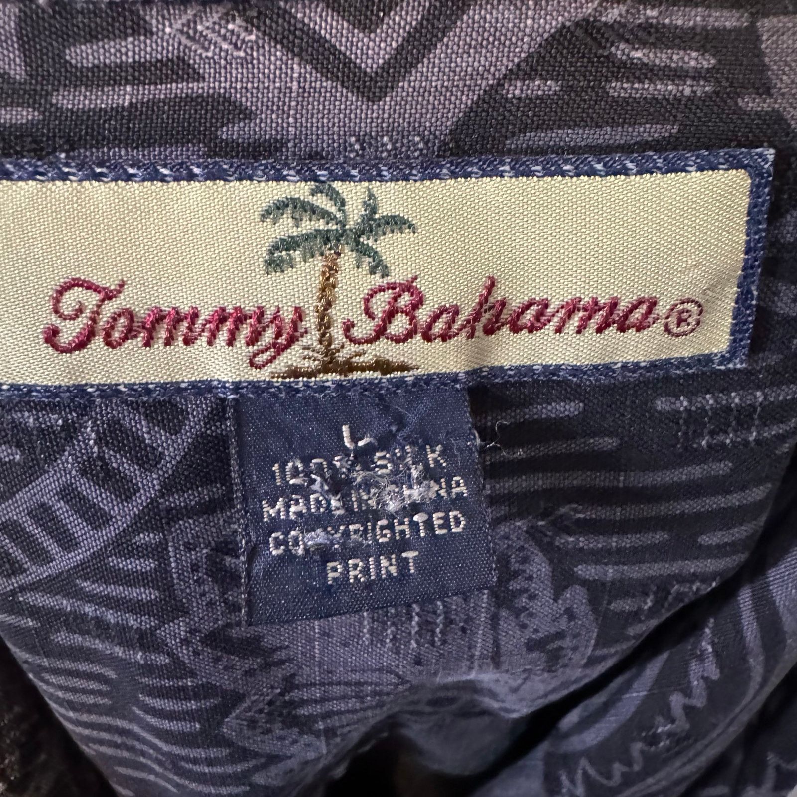 Tommy Bahama Tommy Bahama 100% Silk camp loop collar hawaiian shirt L Size US L / EU 52-54 / 3 - 6 Thumbnail