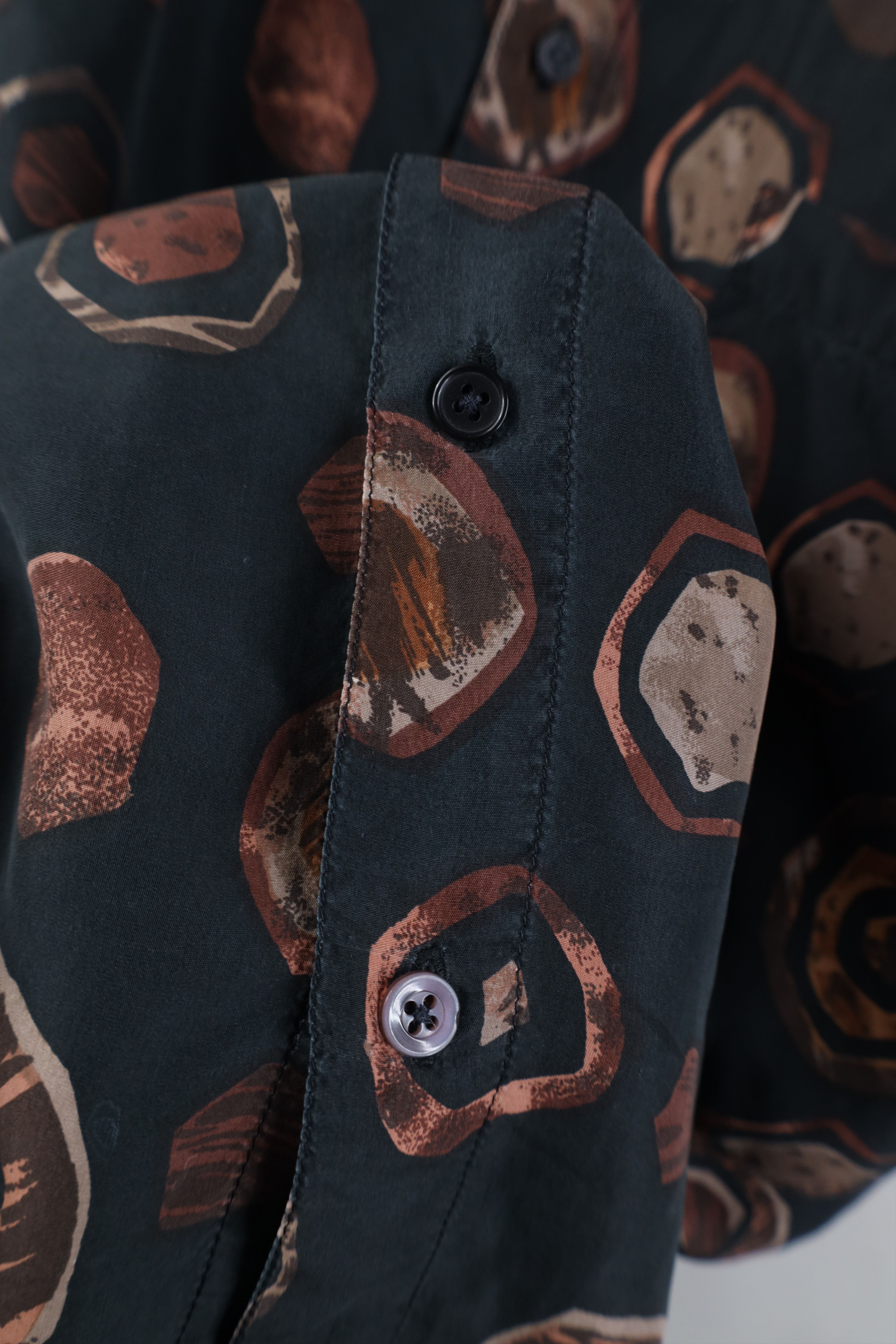 Vintage Vintage 90s Streetwear Geometric Silk Baggy Button Shirt Size US L / EU 52-54 / 3 - 6 Thumbnail