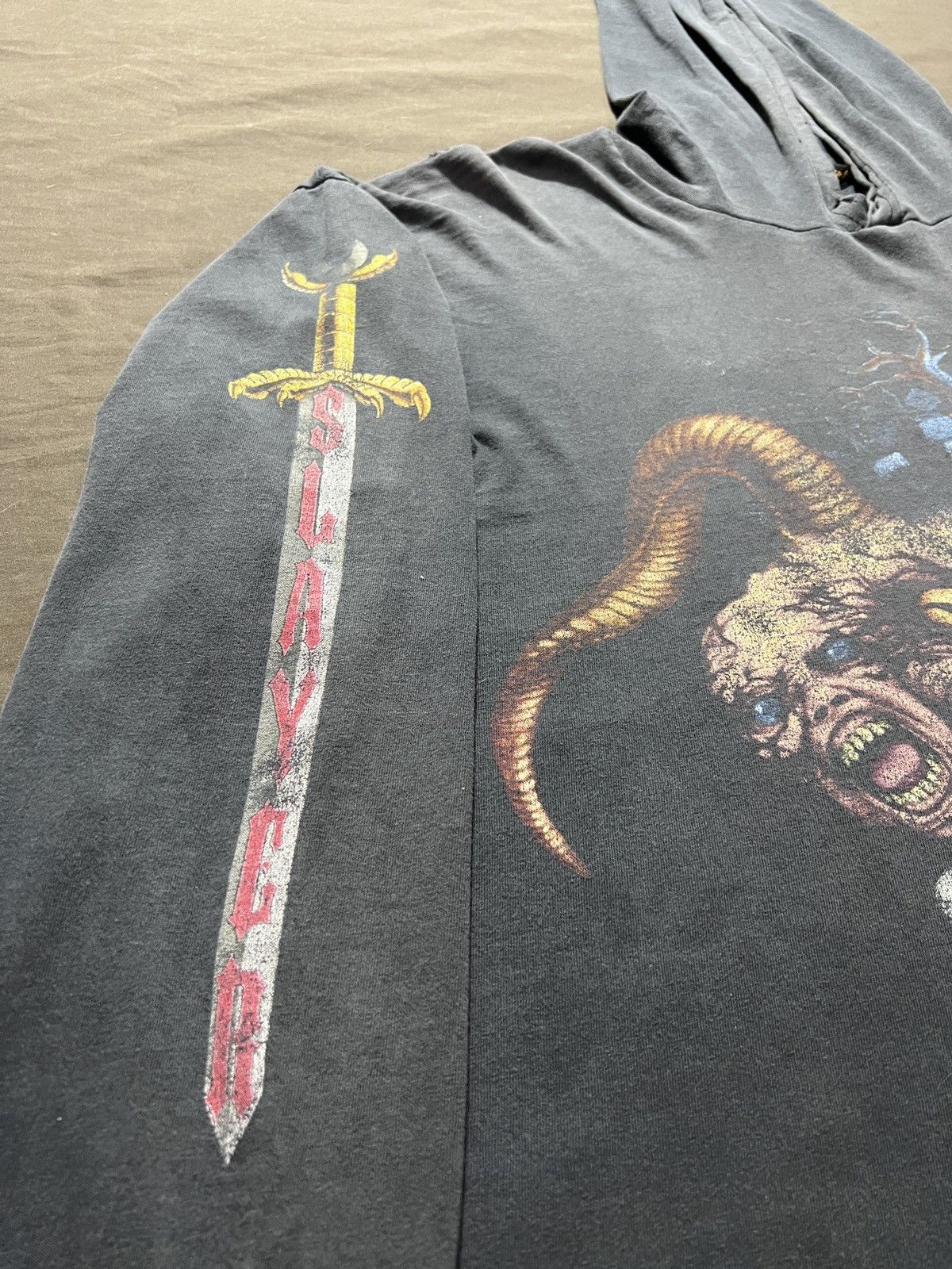 Band Tees Vintage 90s Slayer Clash of The Titans Thrashed Faded Metal Size US XL / EU 56 / 4 - 6 Thumbnail