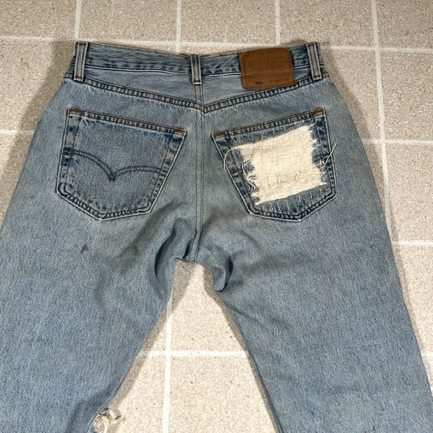 Levi's VTG Levi's 501 Jeans Mens Light Blue Denim Straight Button Fly USA 28x28 Jeans Mens Size US 28 / EU 44 - 6 Thumbnail