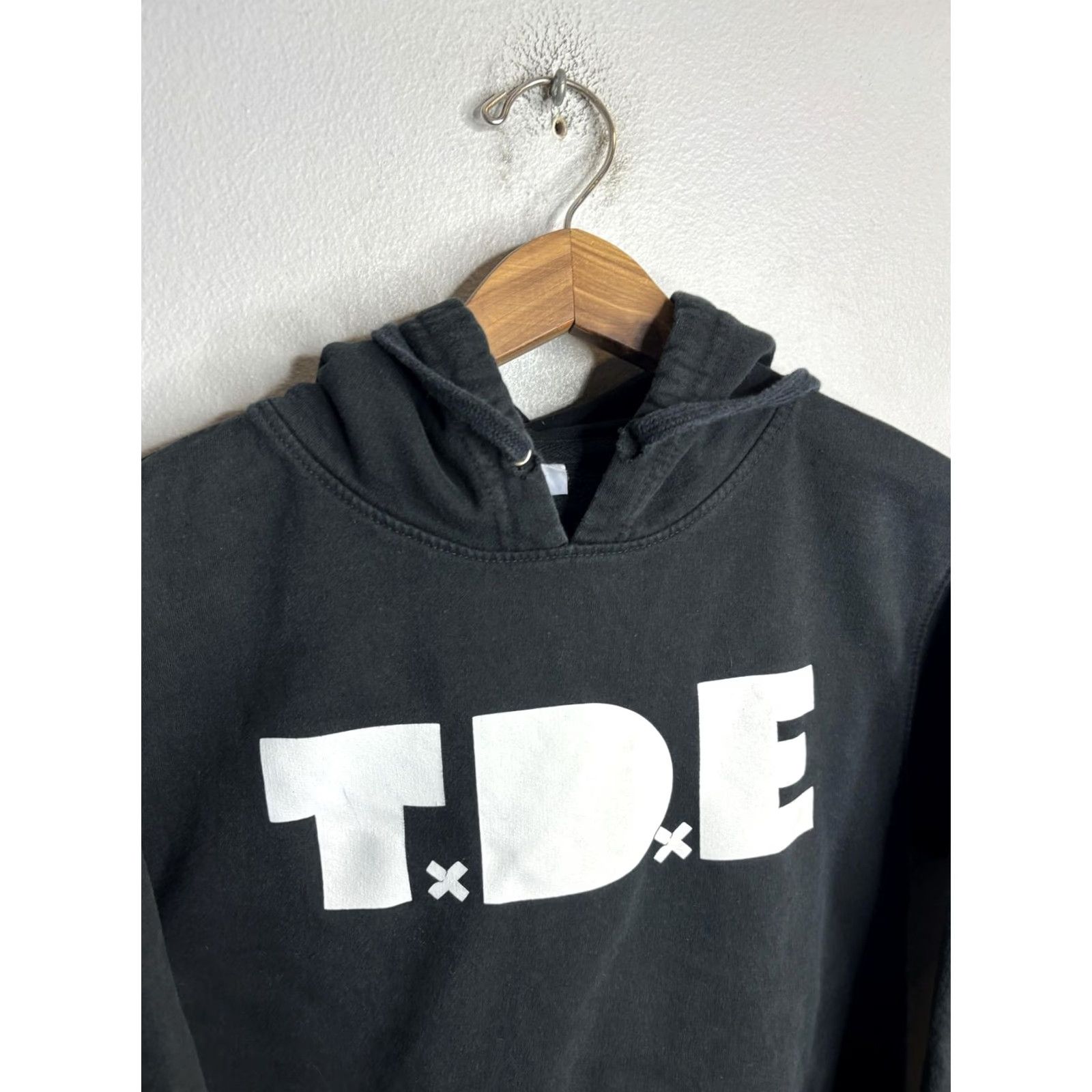 Vintage TDE Hoodie Mens XS Black Pullover Top Dawg Entertainment Sweatshirt Logo Graphic Print Pockets Hooded Drawstring Size US XS / EU 42 / 0 - 2 Thumbnail