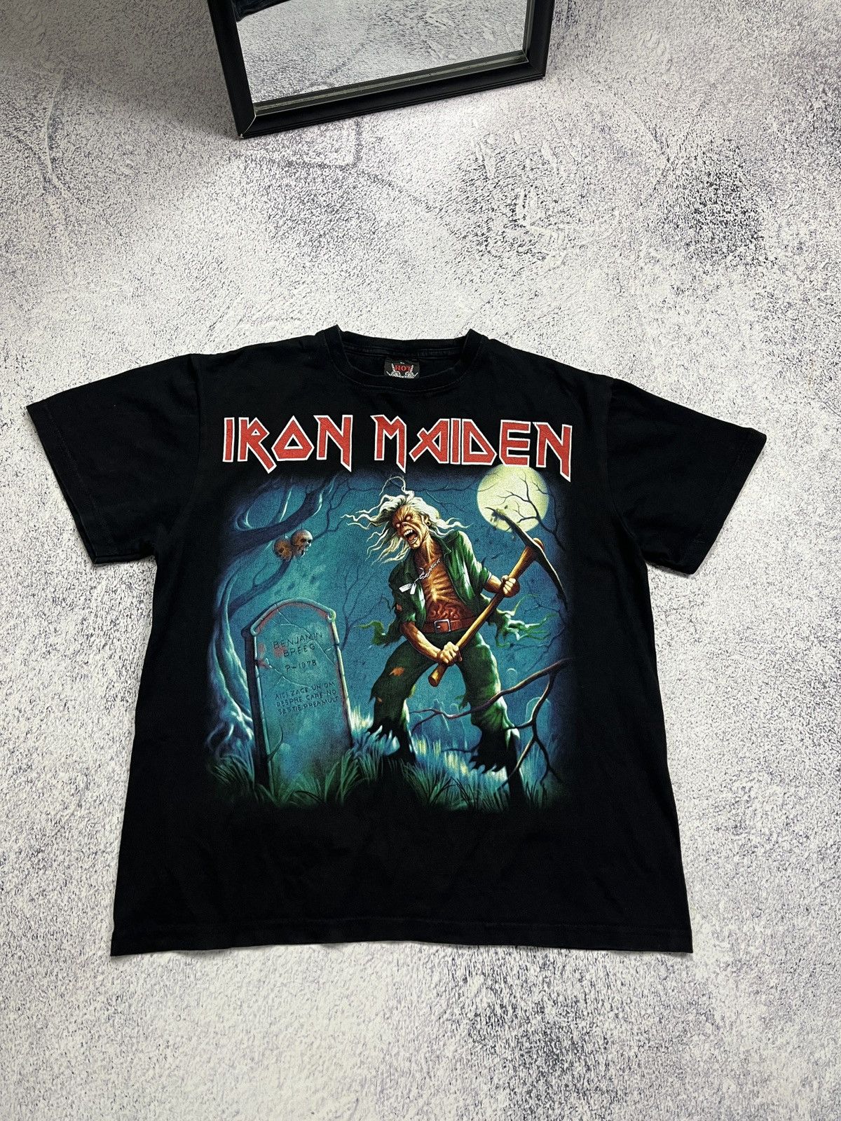 Band Tees Iron Maiden Benjamin Breeg Grave Big Logo Graphic T-Shirt Size US M / EU 48-50 / 2 - 1 Thumbnail