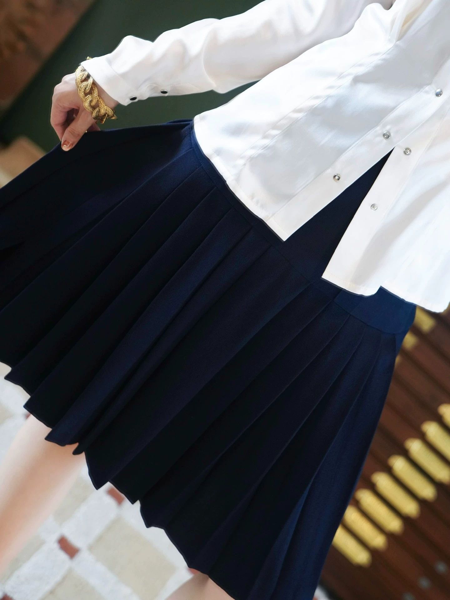 Chanel Chanel Vintage Navy Blue Wool Pleated Skirt Size M Size 27" / US 4 / IT 40 - 7 Thumbnail