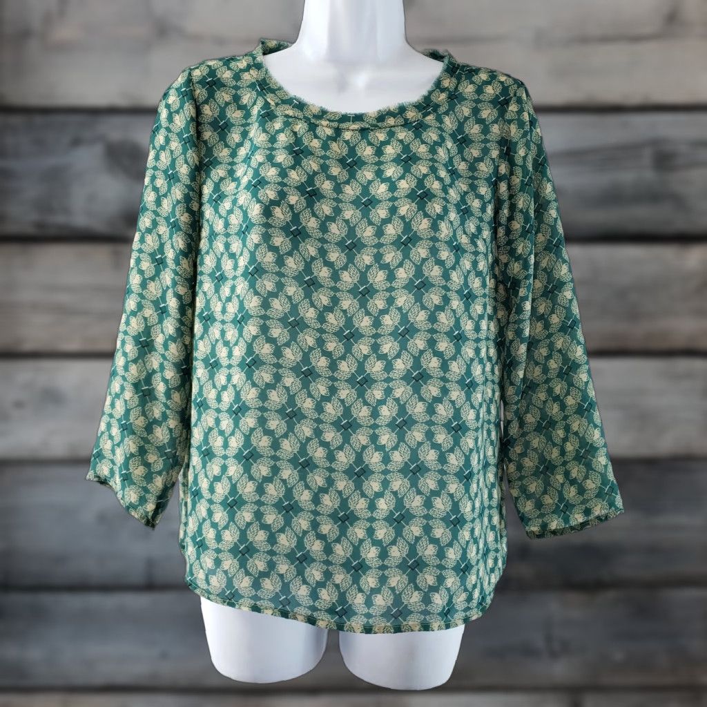 Vintage CAbi 3069 Womens Jade Leaf Print Blouse XS Green 3/4 Sleeve Round Neck Floral Polyester Shirt Womens XS Green Jade Leaf Print Blouse Size XS / US 0-2 / IT 36-38 - 1 Thumbnail
