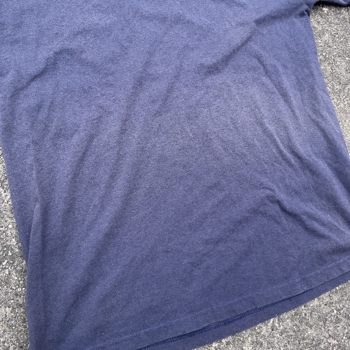 Jerzees × Vintage Vintage 90s JERZEES Faded Navy Blank Shirt Size US L / EU 52-54 / 3 - 4 Thumbnail