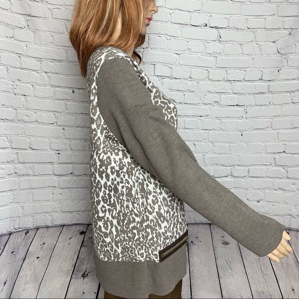 Chicos Chico’s Hanna Leopard-Print Sweater Size 2 US L Size L / US 10 / IT 46 - 3 Thumbnail