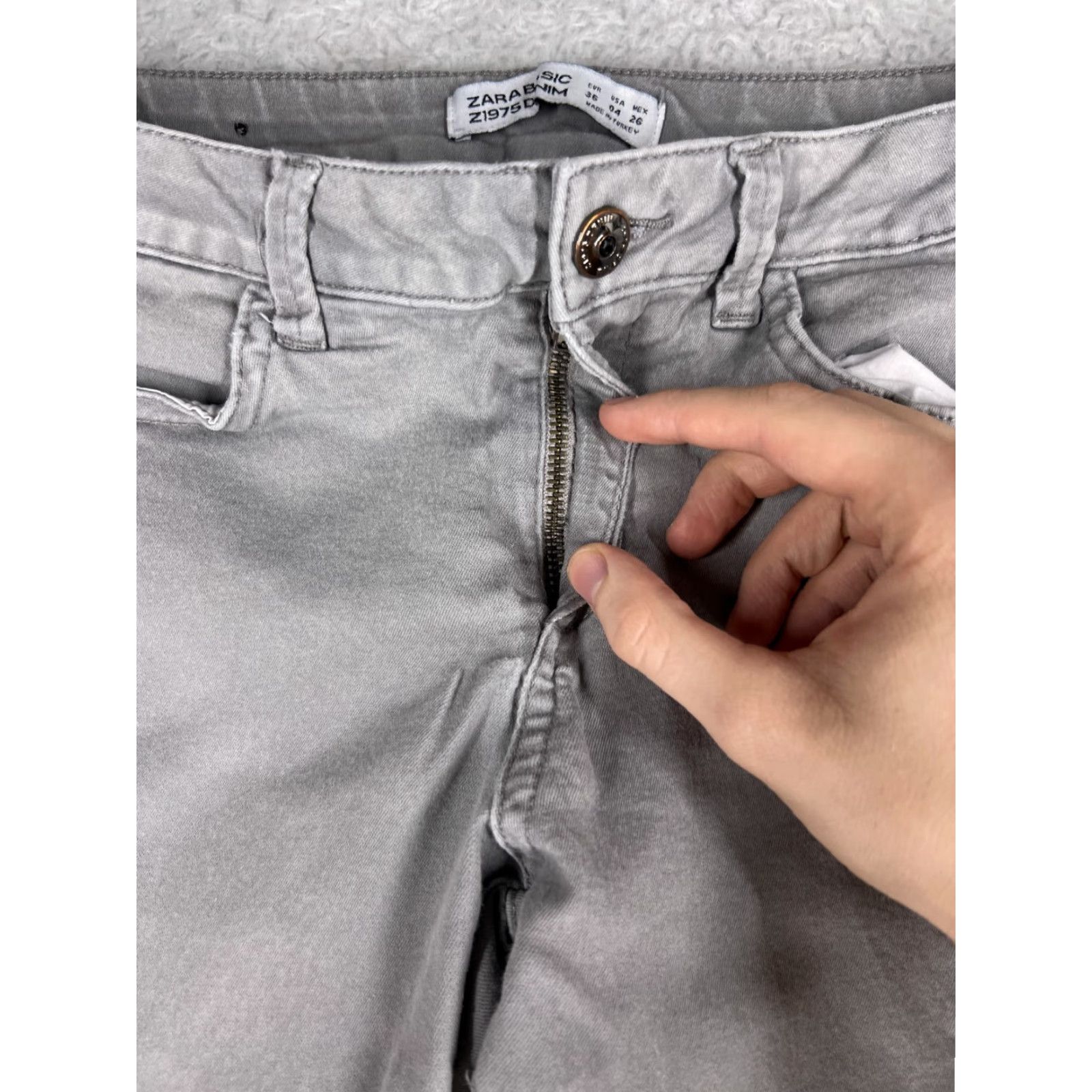 Zara VINTAGE Zara Basic Jeans Women's Regular Fit 26in Inseam Gray Cotton Blend Tapered 80s, 90s Designer Style Women Size 27" / US 4 / IT 40 - 5 Thumbnail
