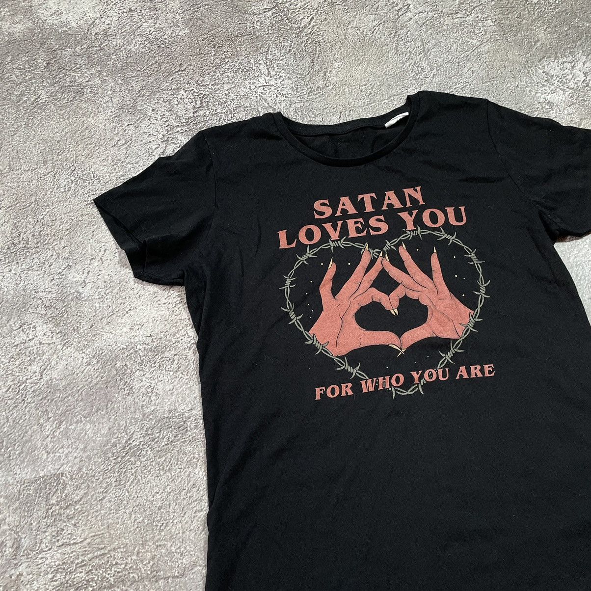 Vintage Vintage Y2K Satan Loves You Graphic Tee Grunge Black Faded M Size US M / EU 48-50 / 2 - 2 Thumbnail