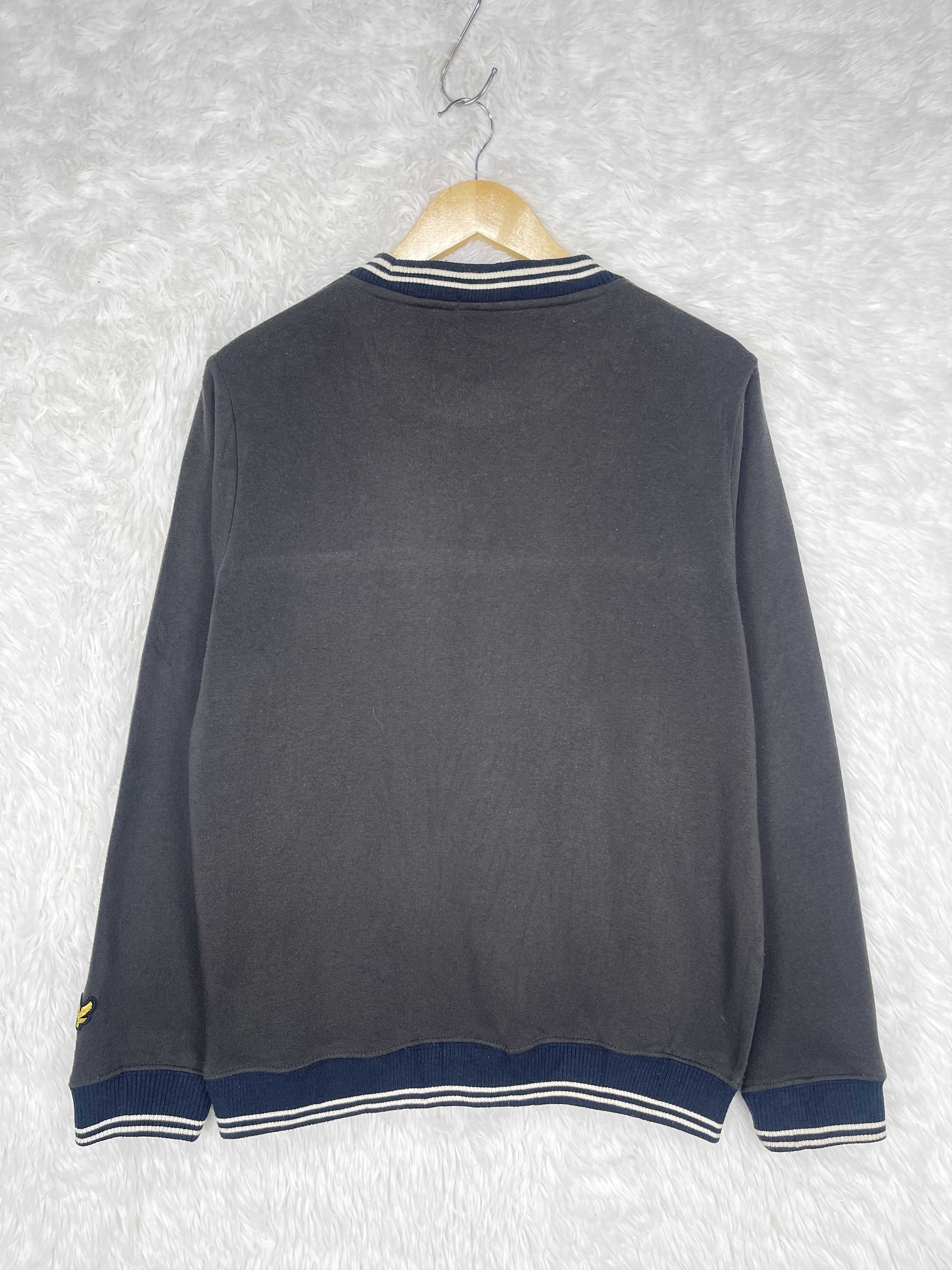 Lyle & Scott Vintage Lyle & Scott Embroidered Crewneck Sweatshirt AS0027 Size US M / EU 48-50 / 2 - 2 Thumbnail