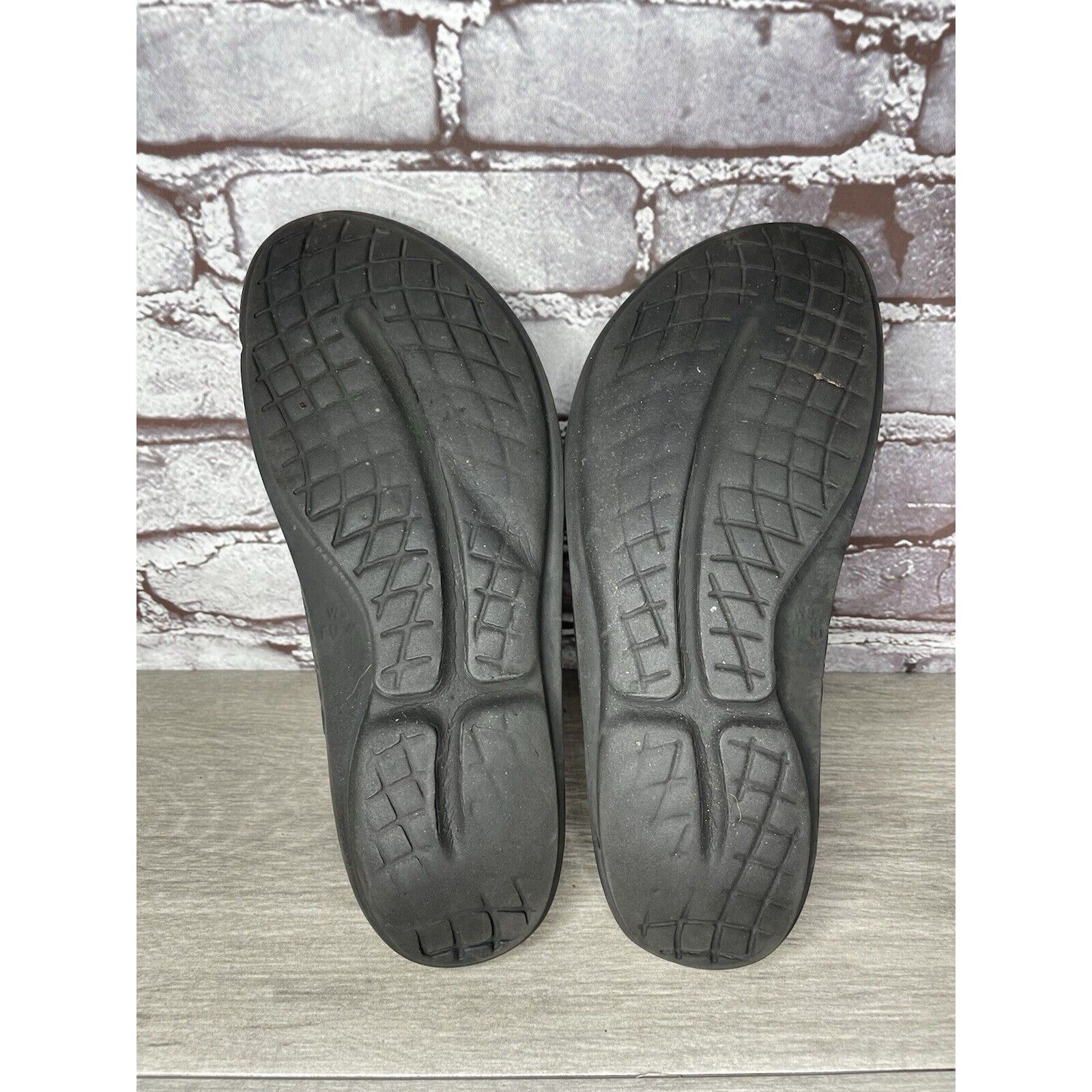 Other Oofos Oolala Cabernet Metallic Purple Recovery Thong Sandals Size US 9 / IT 39 - 18 Thumbnail