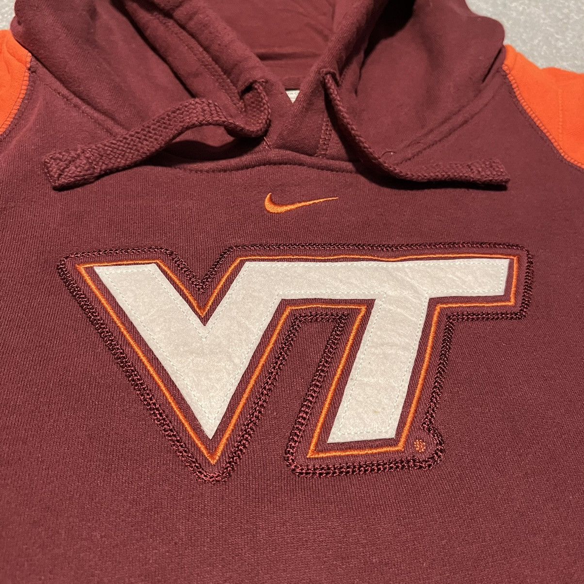 Nike Vintage Nike Virginia Tech Center Swoosh Embroidered Hoodie Size US XXL / EU 58 / 5 - 4 Thumbnail
