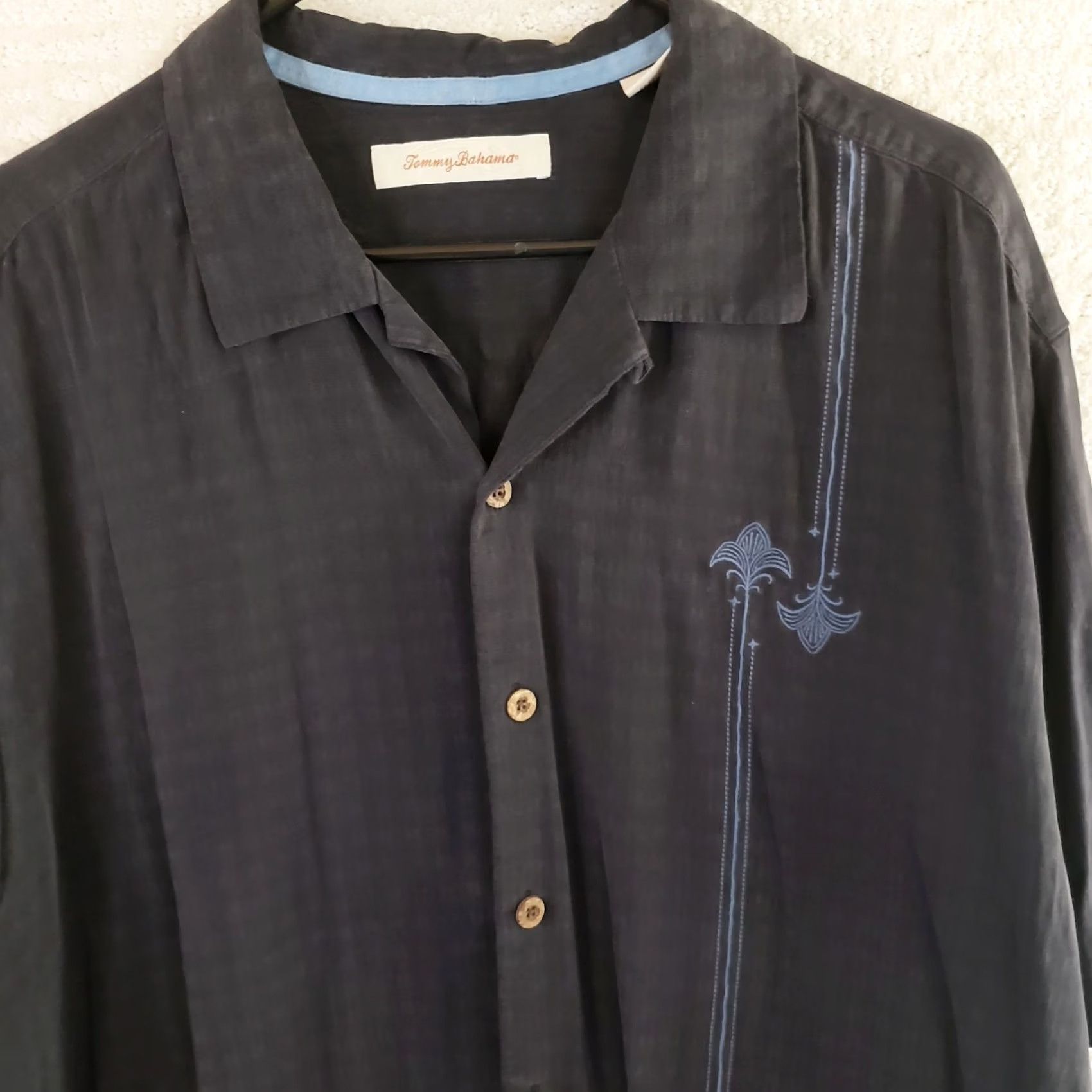 Tommy Bahama Tommy Bahama Shirt Men XL Black Silk Blue Embroidery Button Up Short Sleeve Elegant Casual Formal Party/Wedding Size US XL / EU 56 / 4 - 3 Thumbnail