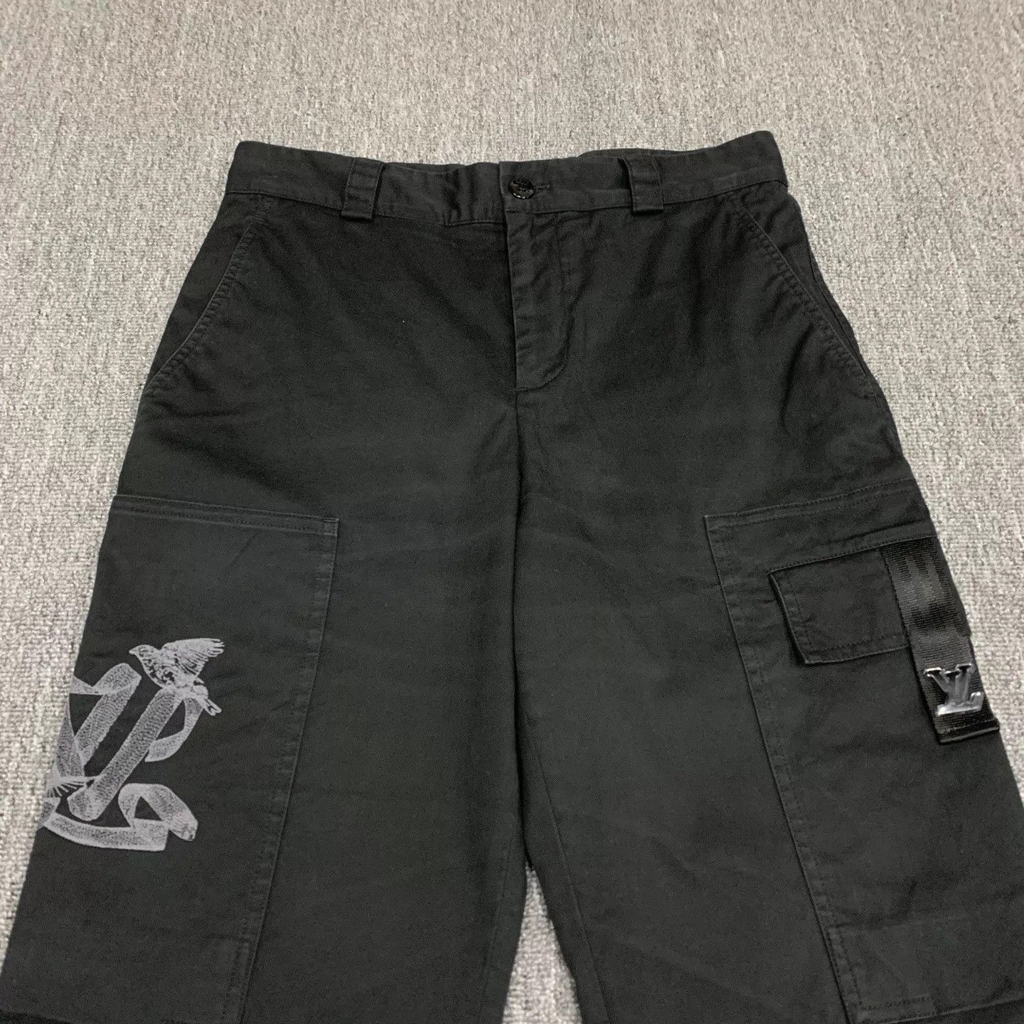 Louis Vuitton Black Cargo Shorts with Embroidered Design - Size 30 Size US 30 / EU 46 - 1 Thumbnail
