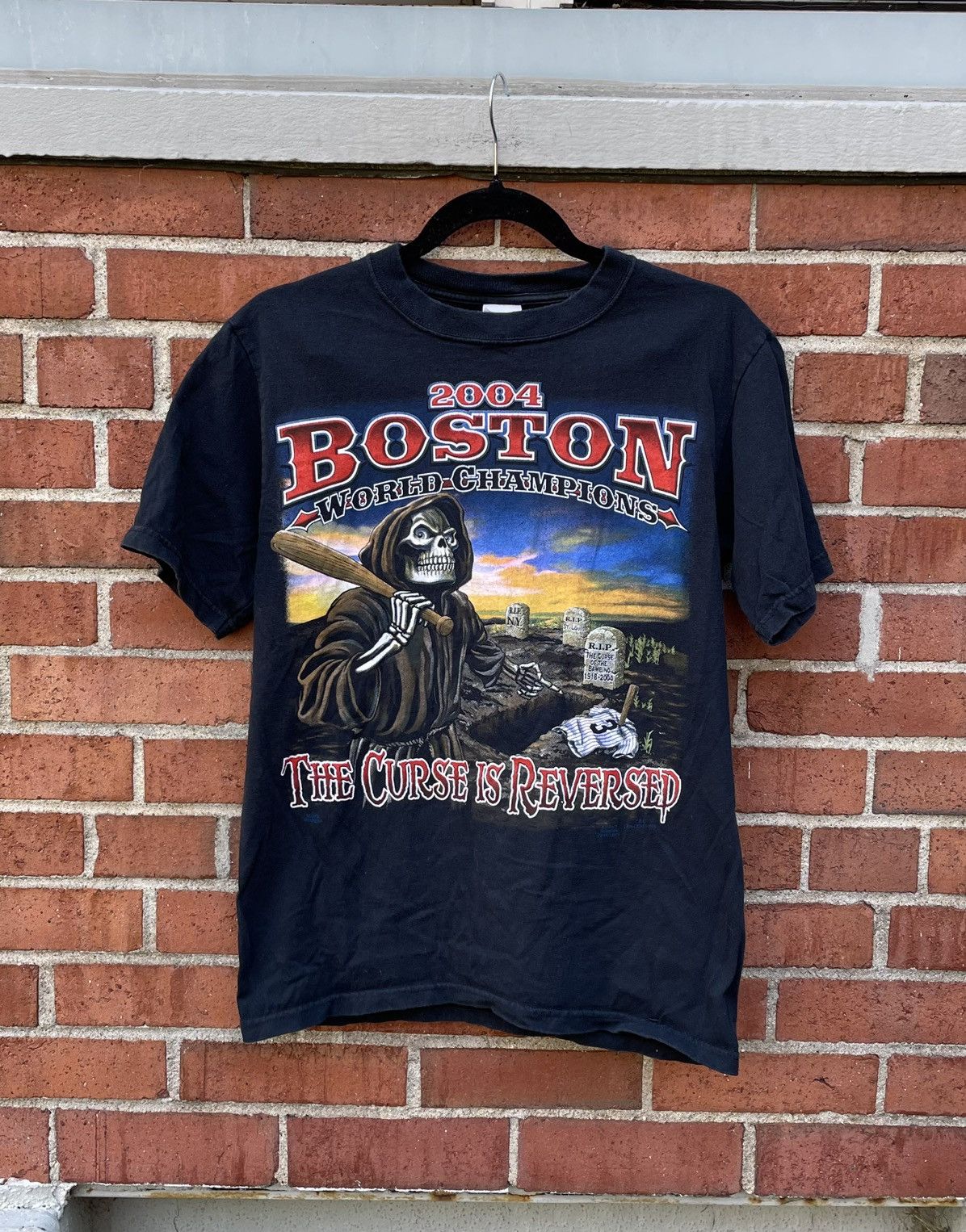 Anvil 2004 Red Sox World Champions T-Shirt The Curse Is Reversed Size US S / EU 44-46 / 1 - 1 Thumbnail