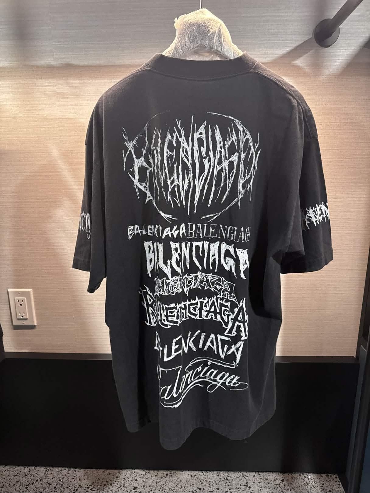 Balenciaga Metal Graffiti Balenciaga T-Shirt Size US S / EU 44-46 / 1 - 2 Thumbnail