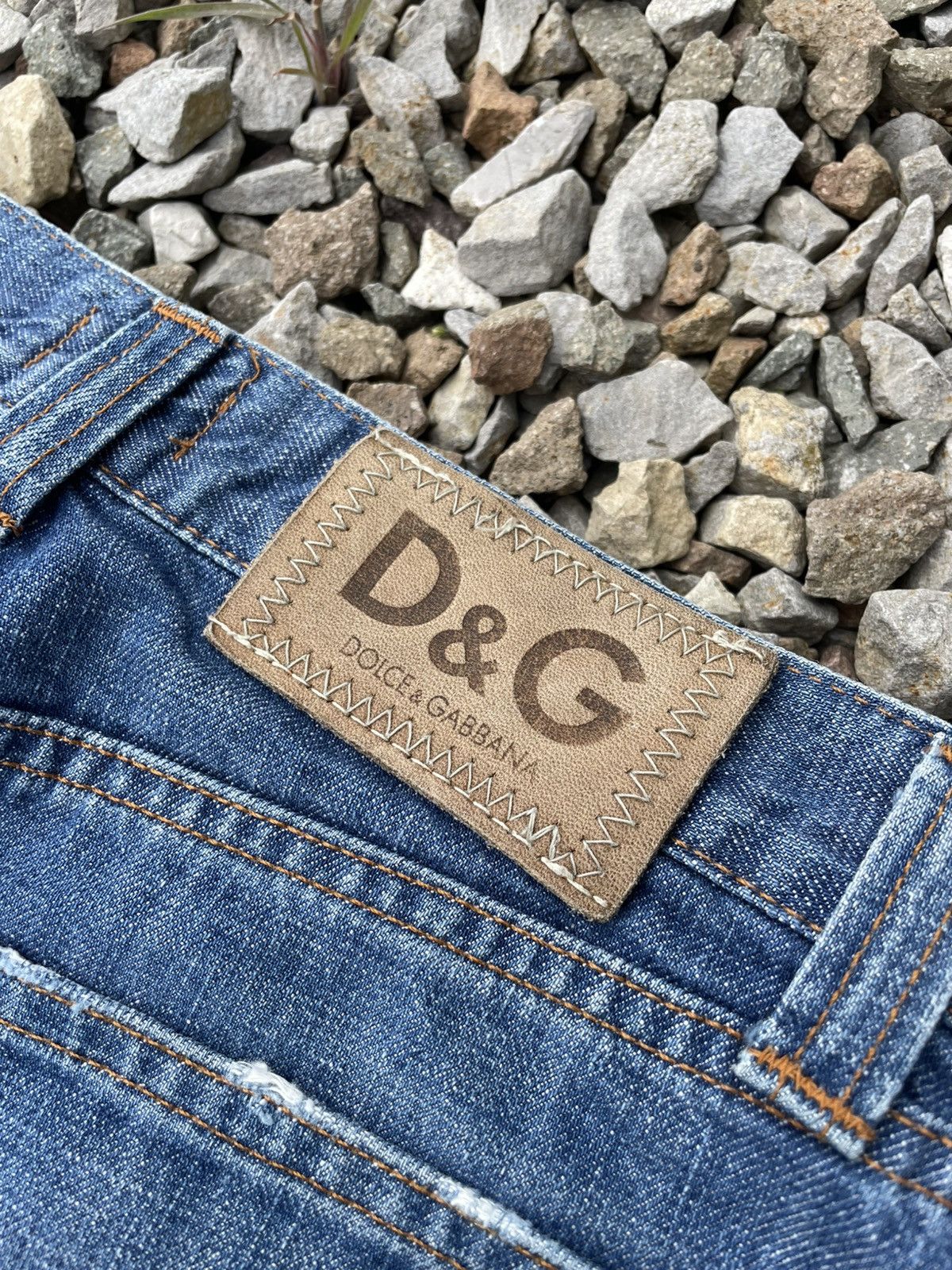 Dolce & Gabbana Vintage 00’s Dolce & Gabbana Flared Bootcut Distressed Jeans Size 27" / US 4 / IT 40 - 10 Thumbnail