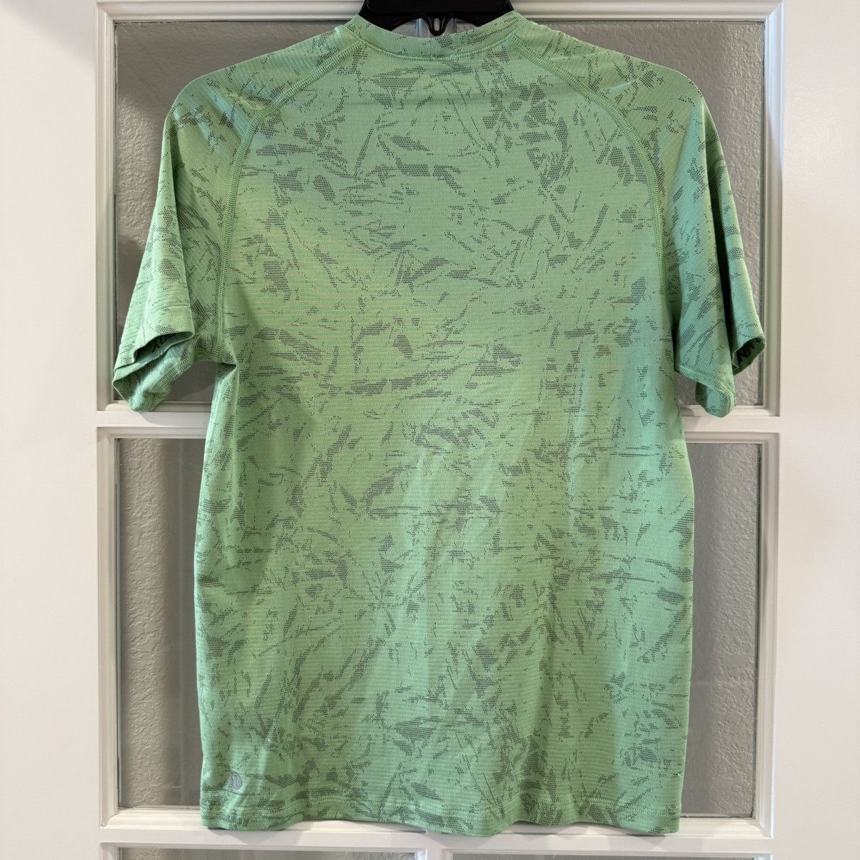 Lululemon Lululemon Metal Vent Tech 2.0 Neon Green Short Sleeve Shirt Size US XS / EU 42 / 0 - 9 Thumbnail