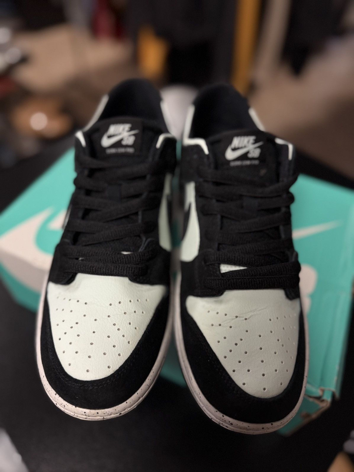 Nike Nike SB Zoom Dunk Low Pro 'Barely Green' 854866-003 Size 11 Size US 11 / EU 44 - 4 Thumbnail