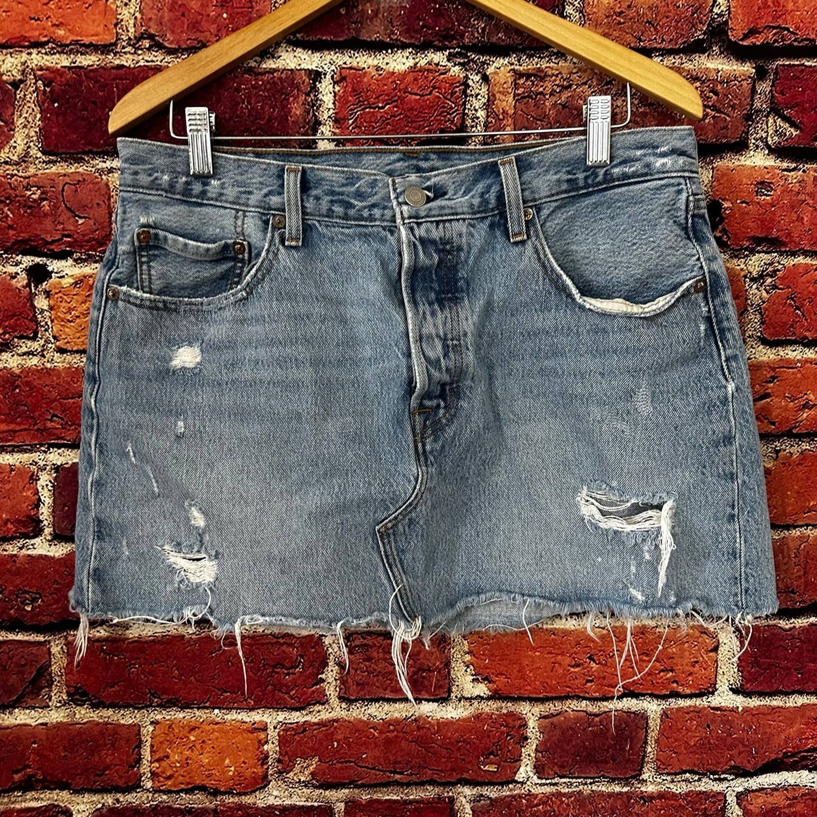 Levi's Levi’s Skirt size 32 Size 32" / US 10 / IT 46 - 1 Thumbnail
