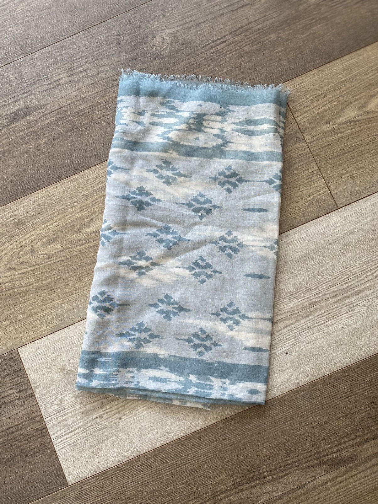 H&M H&M VERSATILE PRINTED SCARF WITH FRAYED ENDS Size ONE SIZE - 1 Thumbnail