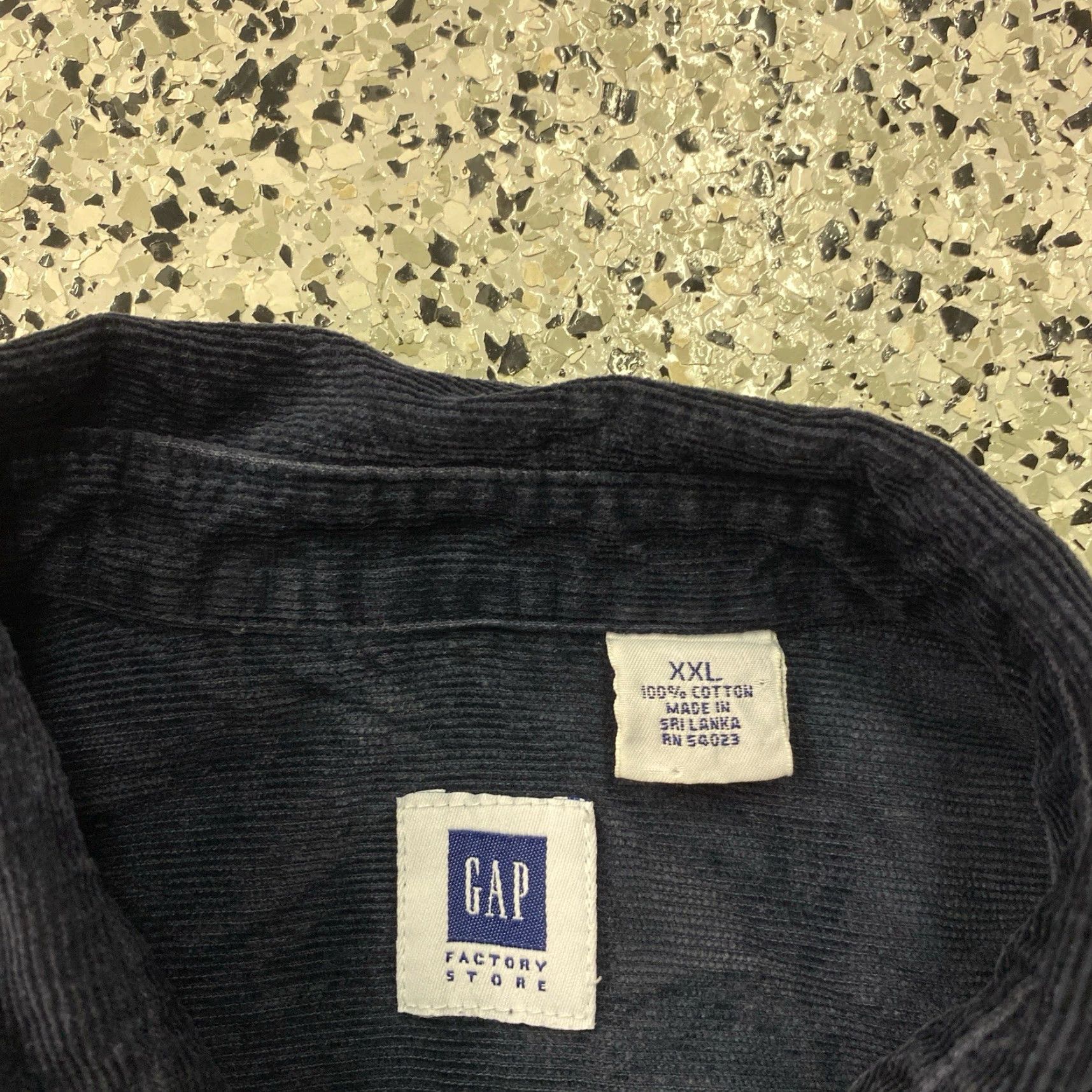 Gap Gap Shirt Mens XXL Blue Corduroy Long Sleeve Button Front Casual Rugged Shirt Men 2XL Blue Corduroy Button-Up Pockets Fall Winter Spring Casual Mens Size US XXL / EU 58 / 5 - 2 Thumbnail