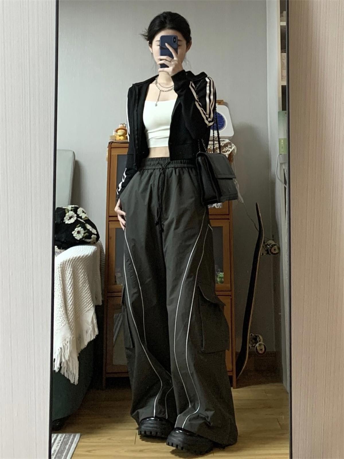 The Unbranded Brand Vintage Cargo Track Pants Oversized Y2k Sweatpants Trousers Size US 32 / EU 48 - 2 Thumbnail