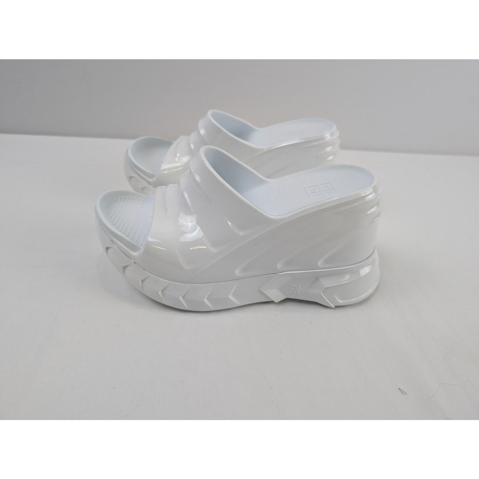 Givenchy o1rshd1 Q:2 / Women's Marshmallow Sandals in White 41 Size US 11 / IT 41 - 5 Thumbnail
