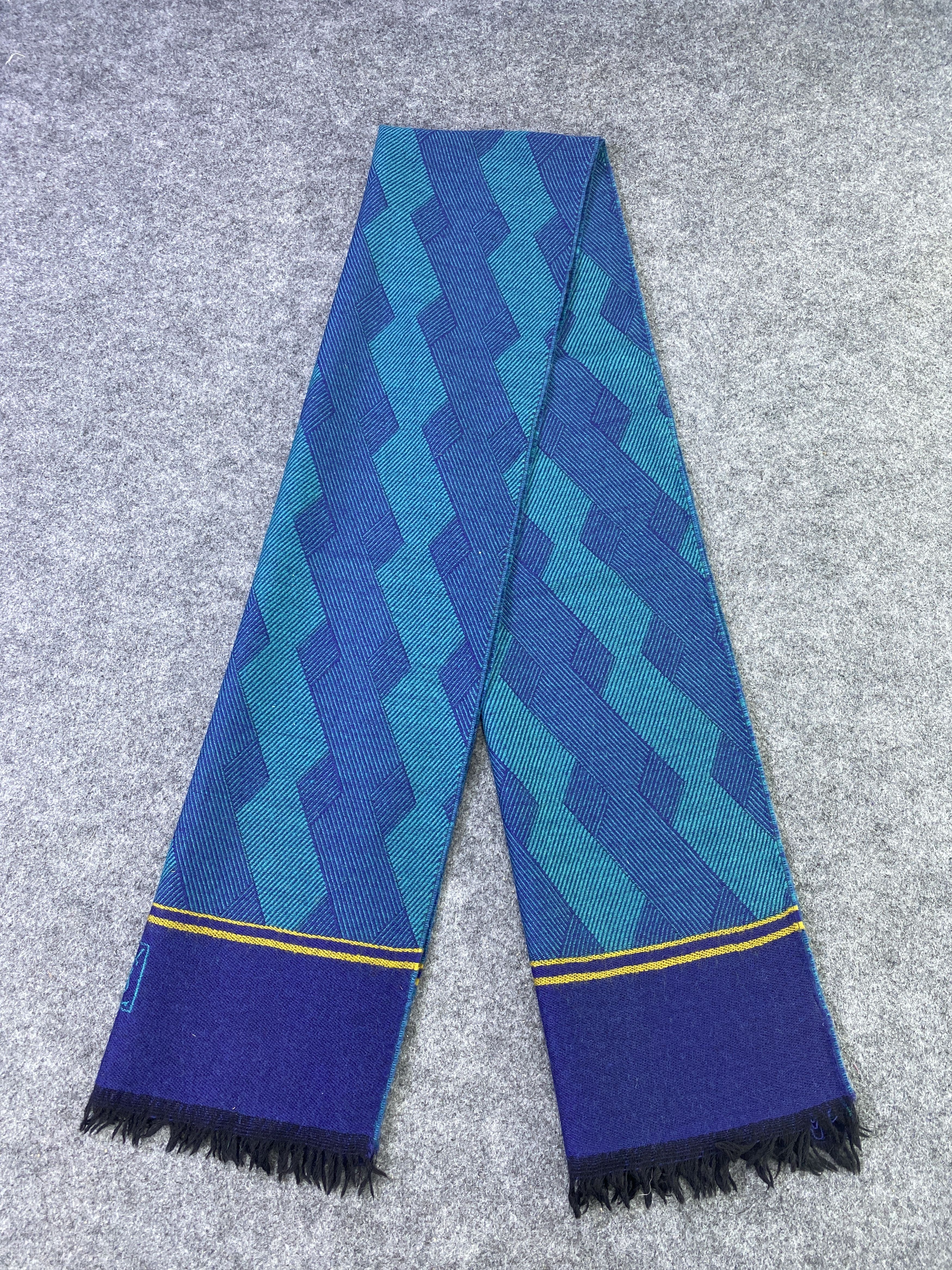 Yves Saint Laurent Yves Saint Laurent Scarf/Muffler/neckwear -T727 Size ONE SIZE - 4 Thumbnail
