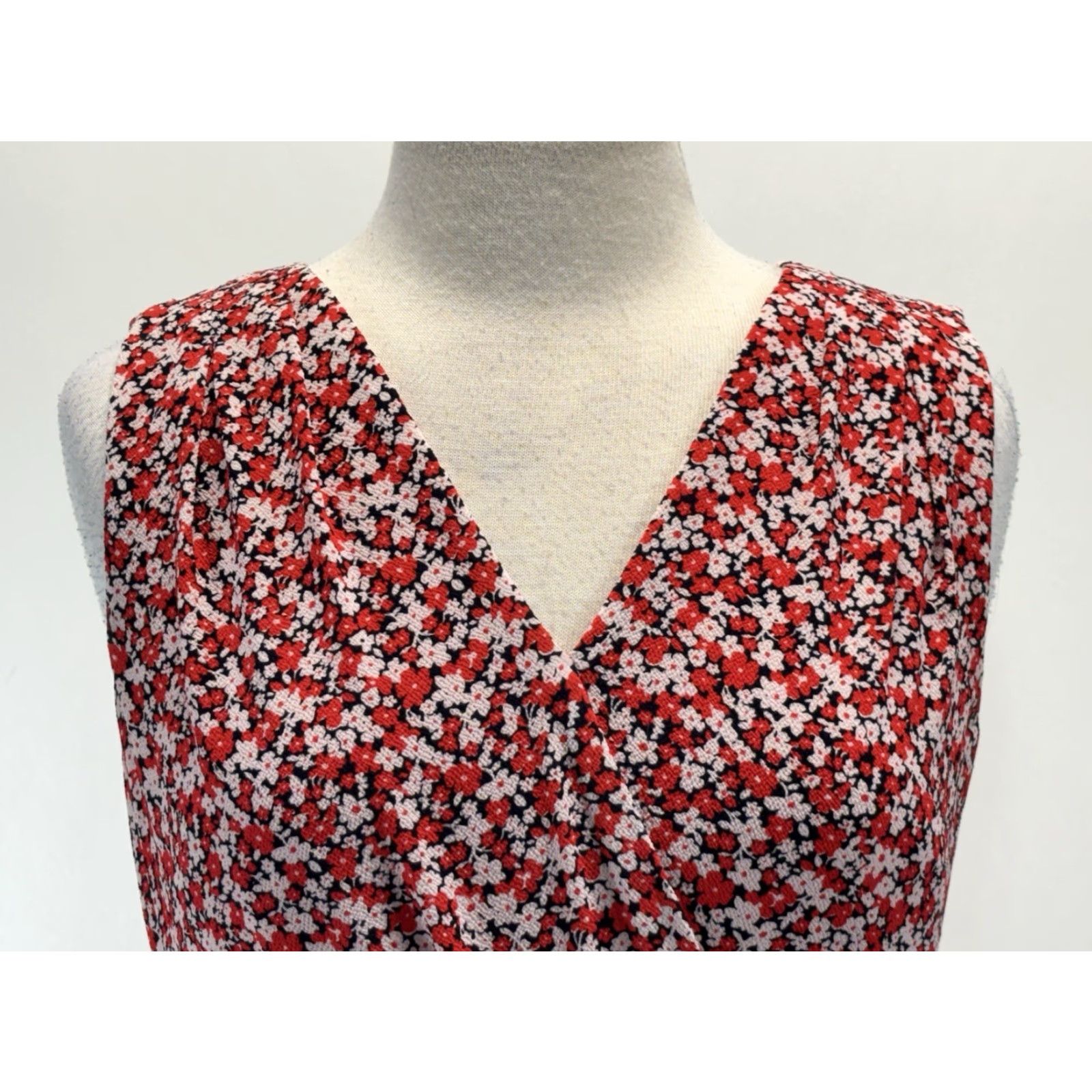 Ralph Lauren Lauren Ralph Lauren Dress Women 8 Sleeveless Red Floral Crepe Ditsy Knee V-Neck A-Line Party Casual Size M / US 6-8 / IT 42-44 - 5 Thumbnail
