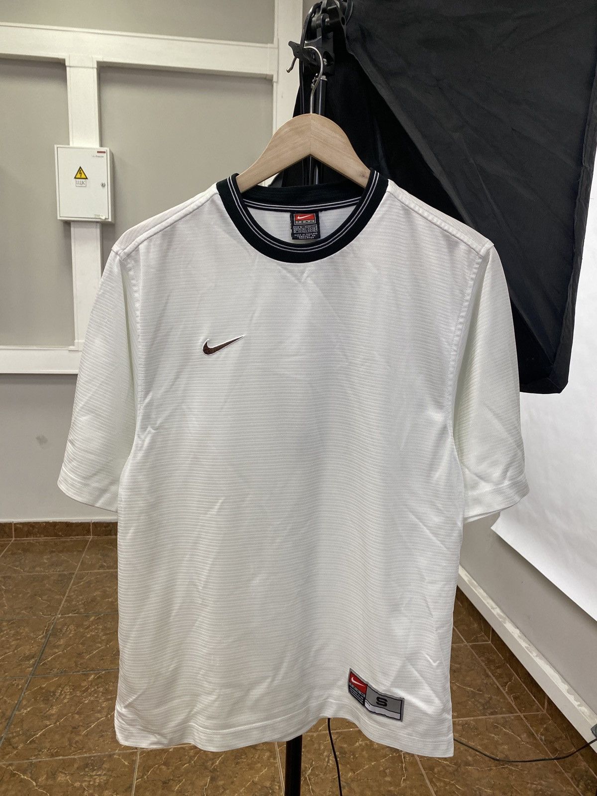 Nike 🇺🇸 Vintage 90s Nike T-Shirt Rare Retro Hype Y2K Size US S / EU 44-46 / 1 - 1 Thumbnail