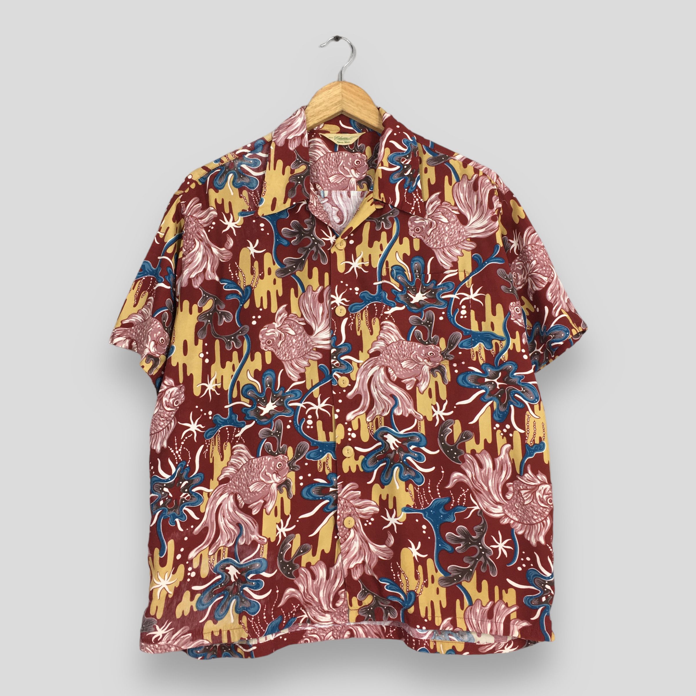 Edwin Vintage Edwin Hawaiian Gold Fish Japanese Rayon Shirt Large Size US L / EU 52-54 / 3 - 1 Thumbnail