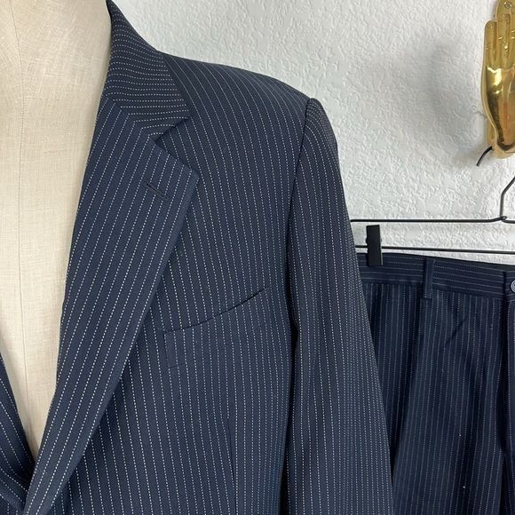 Giorgio Armani Giorgio Armani Pinstripe Pure New Wool 2 Pc 3 Button Suit Size 48L - 2 Thumbnail