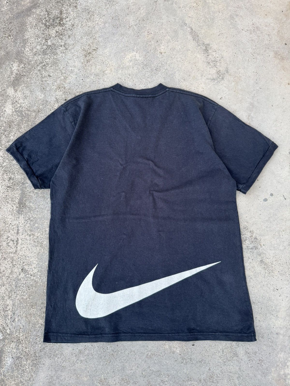 Nike Vintage Nike Center Big Swoosh Sunfaded Tshirt Size US M / EU 48-50 / 2 - 1 Thumbnail
