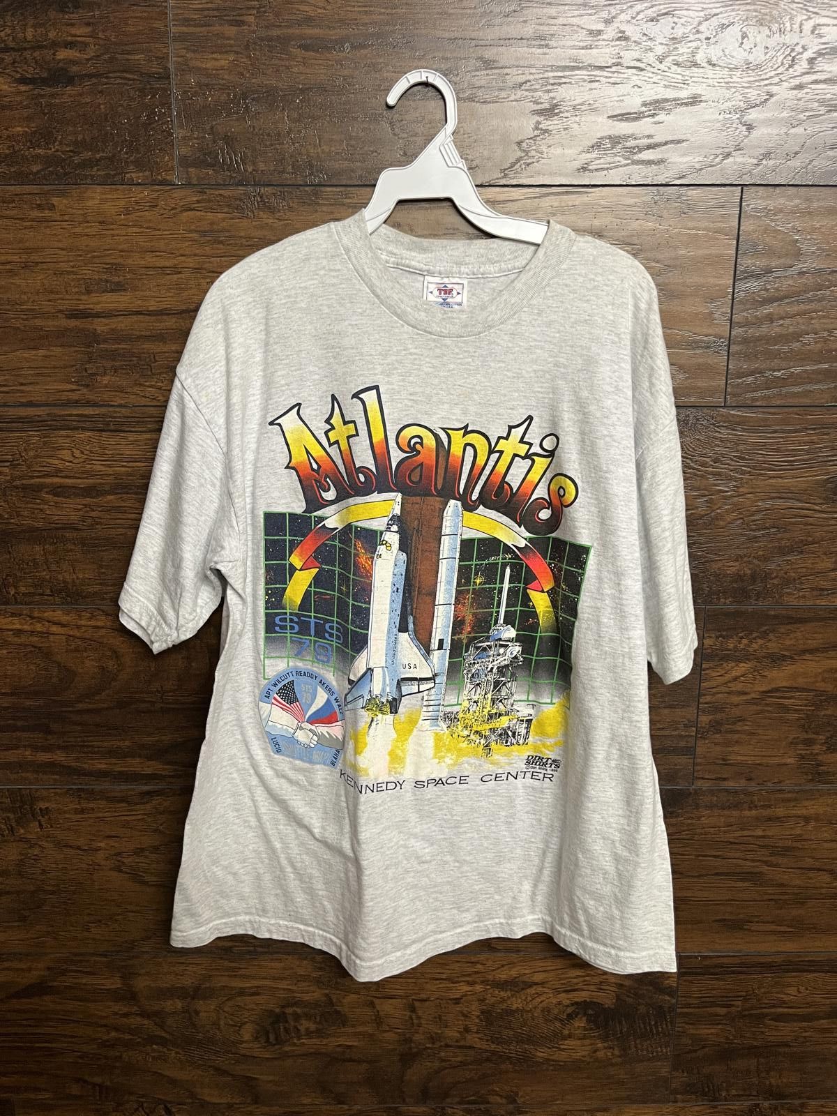 Designer VTG NASA T-shirt Atlantis Kennedy Space Center Tee - XL Size US XL / EU 56 / 4 - 1 Thumbnail