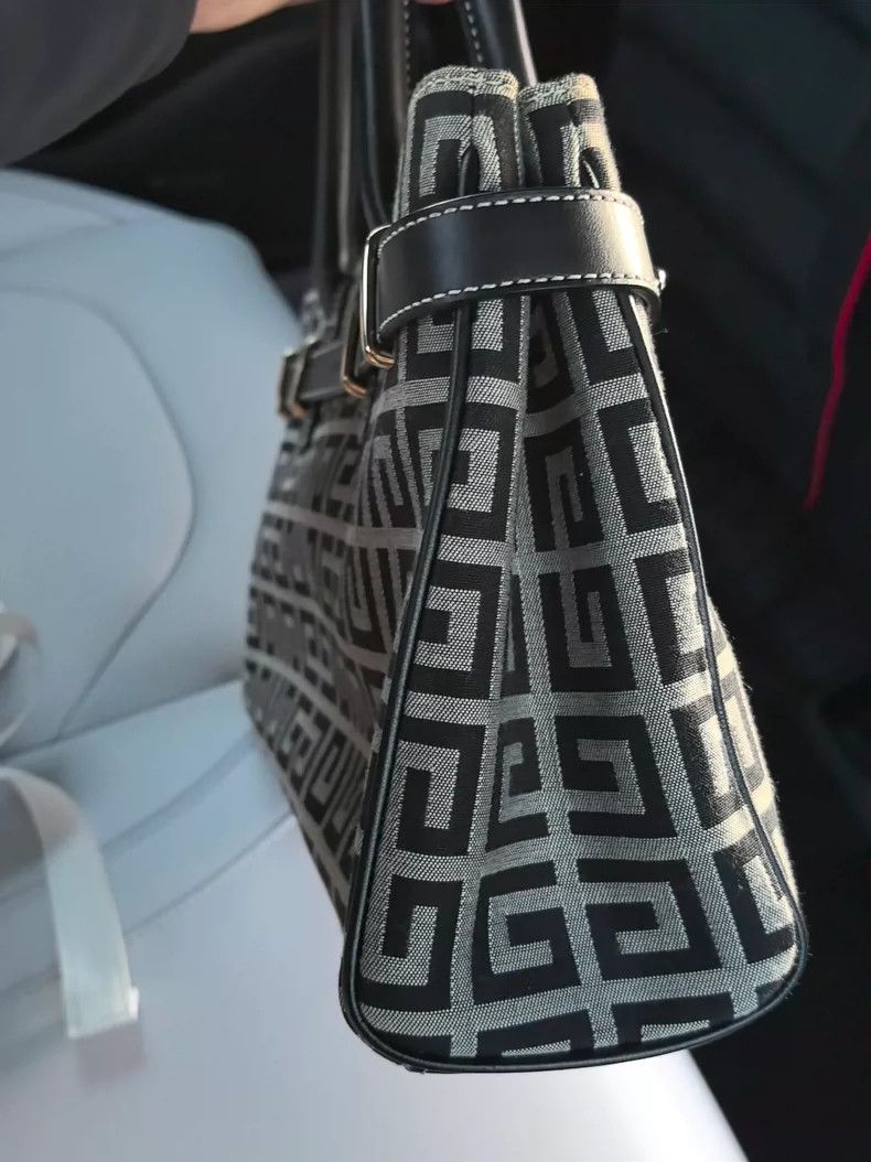 Givenchy Givenchy Handbag (Not Shoulder Strap) Size ONE SIZE - 6 Thumbnail