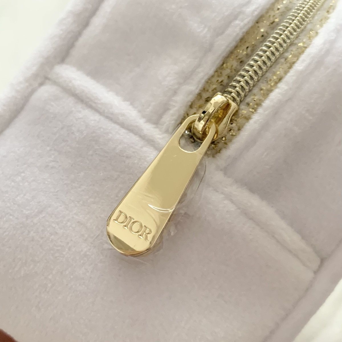 Dior Dior fuzzy white zippy pouch Size ONE SIZE - 14 Thumbnail