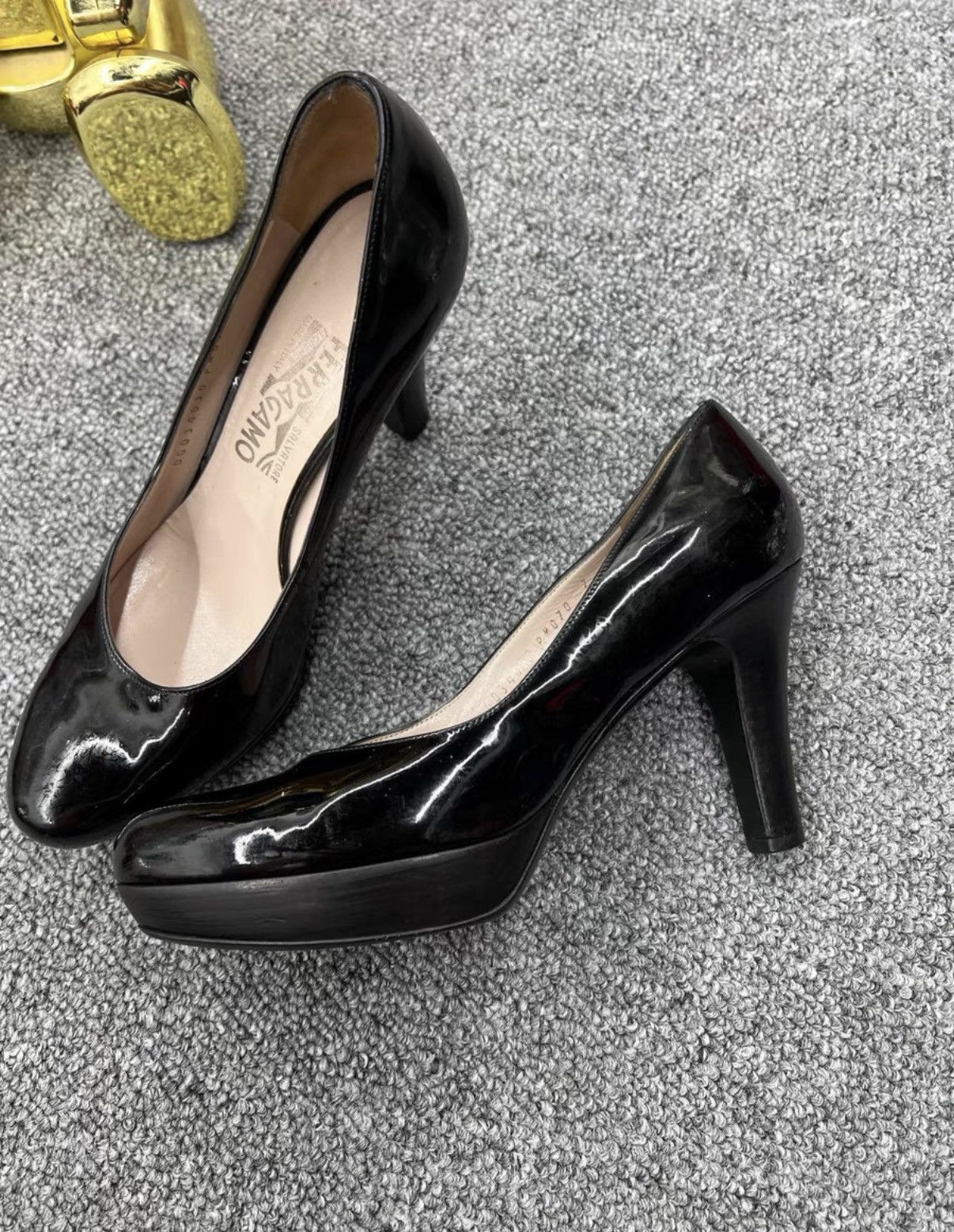 Salvatore Ferragamo Ferragamo / Black Round Toe Heels K12 Size US 7 / IT 37 - 3 Thumbnail
