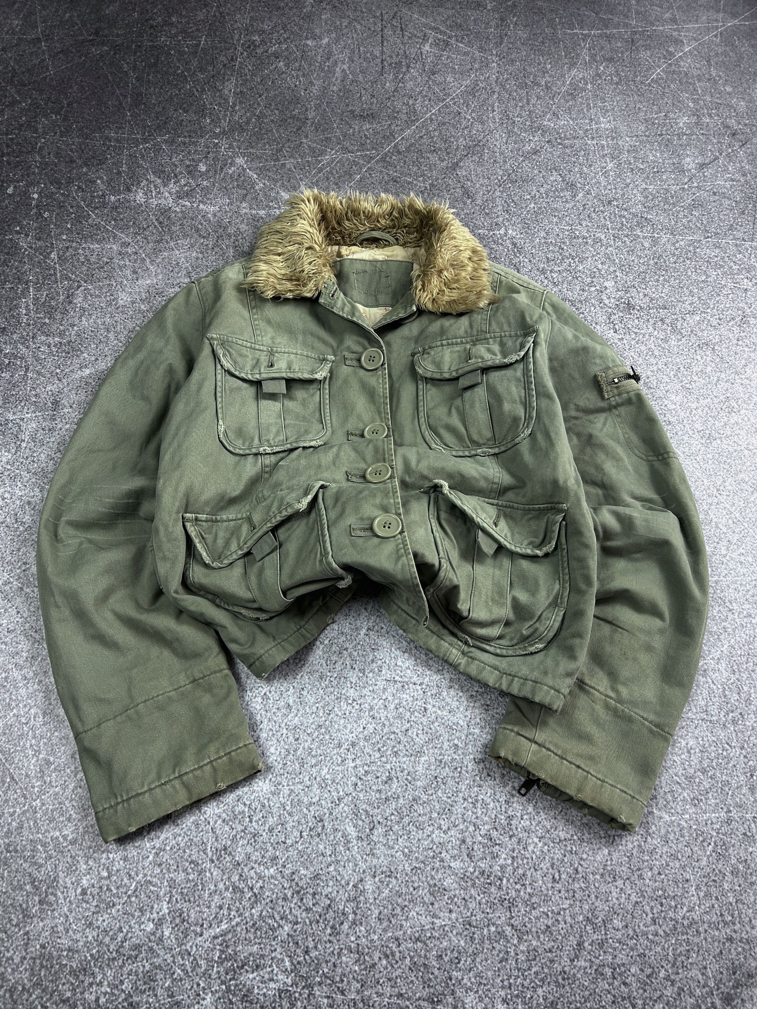 Vintage Vintage Military Jacket Fur Collar Cropped Y2K Streetwear Size US S / EU 44-46 / 1 - 1 Thumbnail