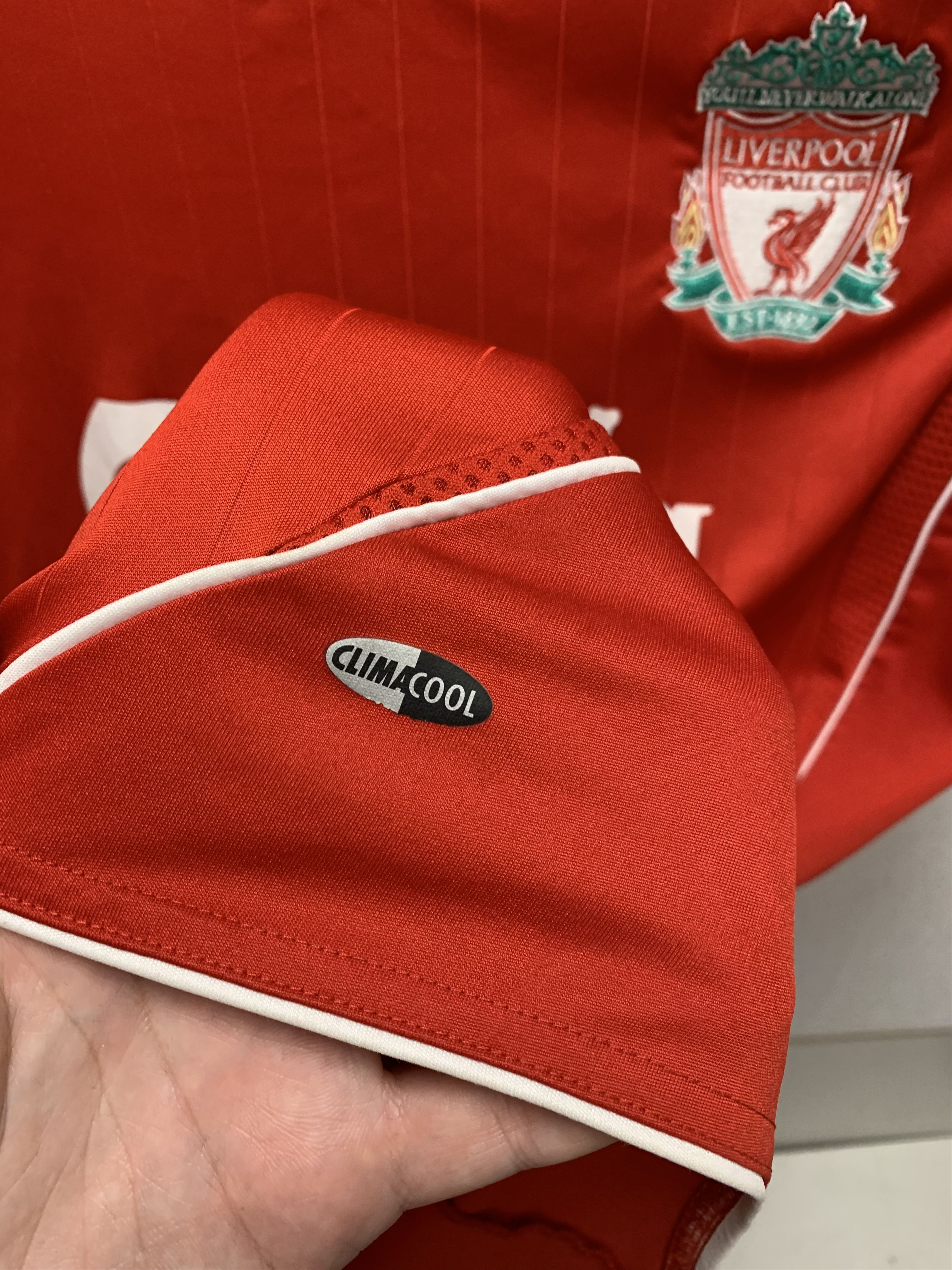 Adidas Liverpool Adidas vintage soccer jersey 06 M sz carlsberg Size US M / EU 48-50 / 2 - 5 Thumbnail