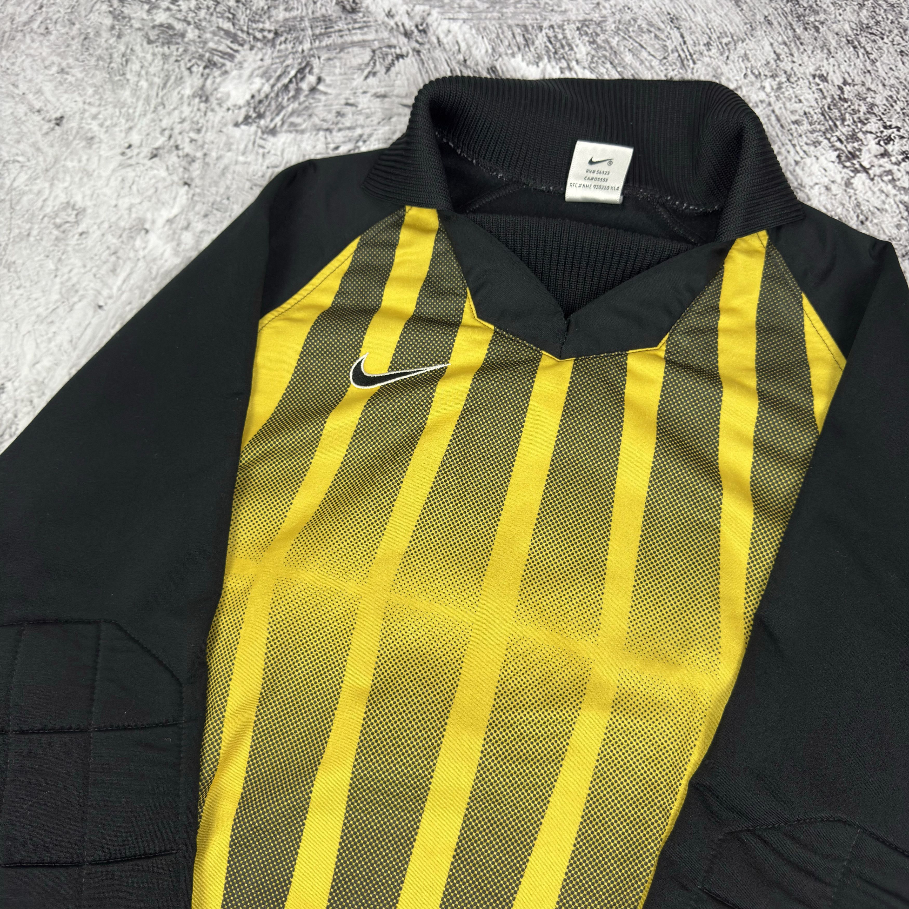Nike Vintage Nike Sportswear Men Black Yellow Goalkeeper Jersey M Size US M / EU 48-50 / 2 - 3 Thumbnail
