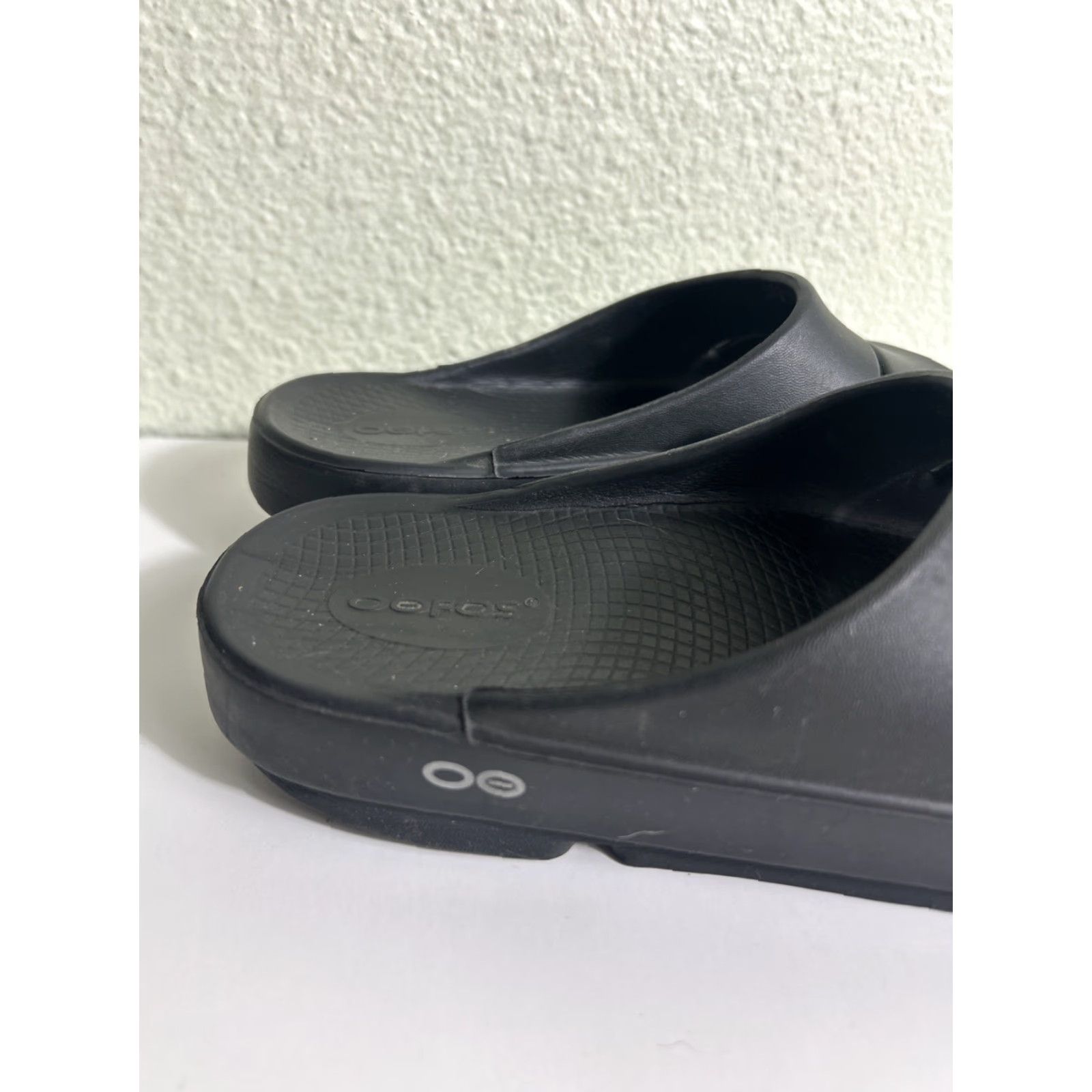 Vintage OOFOS OOahh Sport Flex Recovery Slide Sandals Mens 5 Womens 7 Black Size US 5 / IT 35 - 2 Thumbnail