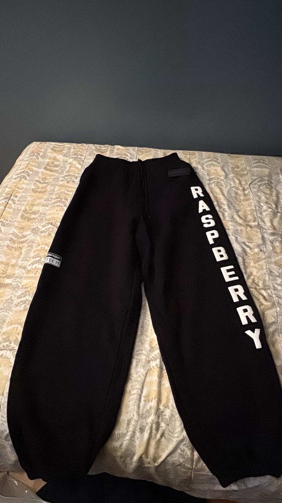 The GV Gallery Raspberry sweats Size US 32 / EU 48 - 1 Thumbnail