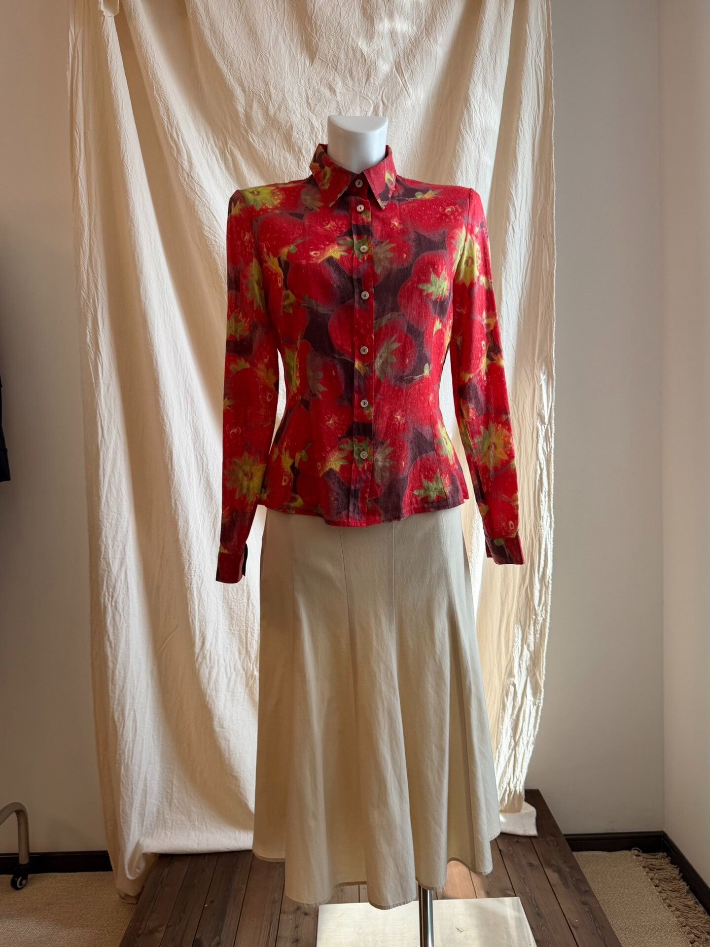 Dolce & Gabbana D&G Italian Strawberry Print Shirt Size M / US 6-8 / IT 42-44 - 1 Thumbnail