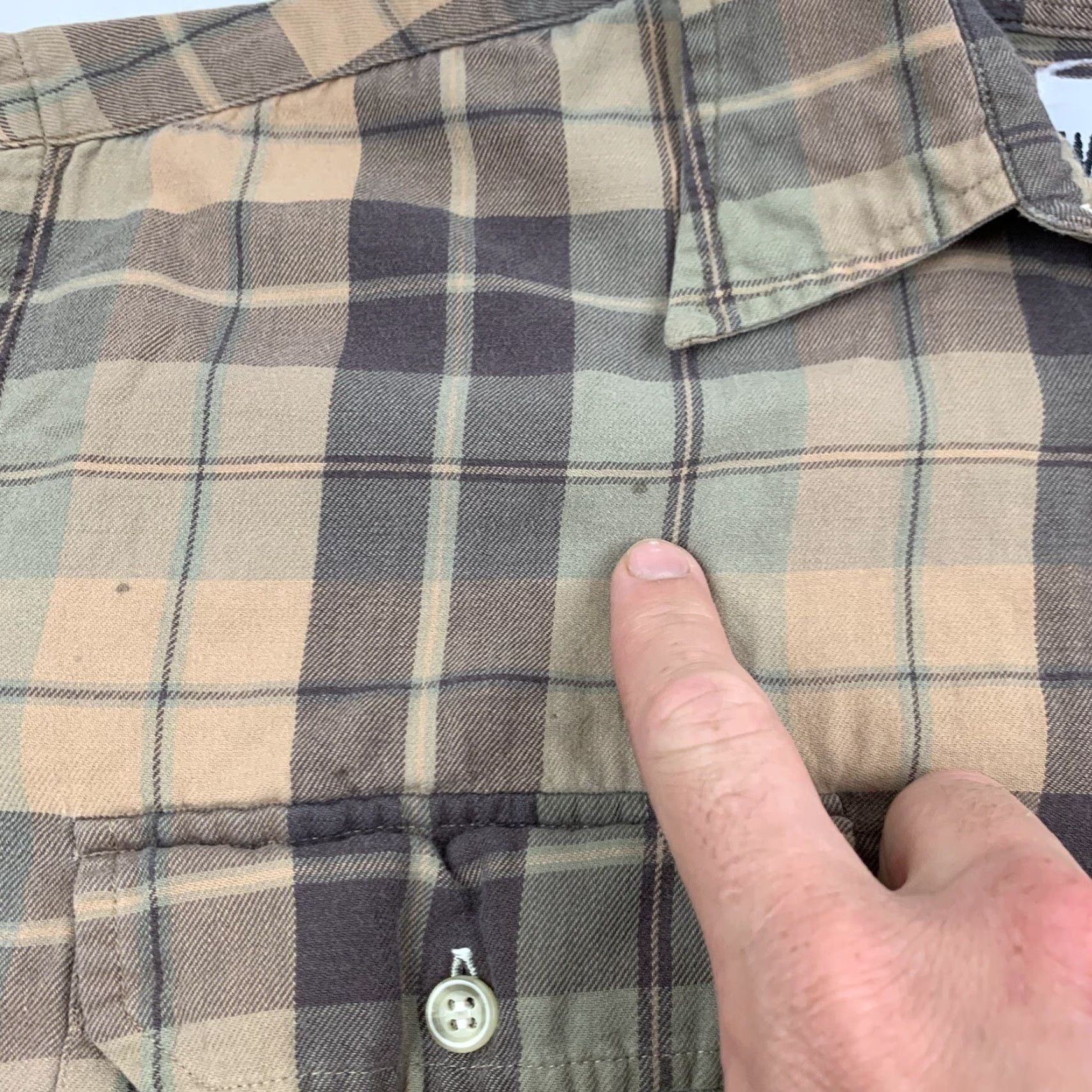 Vintage VINTAGE Woolrich Button-Up Shirt Adult XL Brown Plaid Light Weight 90s Outdoor Mens Woolrich Regular Long Sleeve Button-Up Size US XL / EU 56 / 4 - 4 Thumbnail