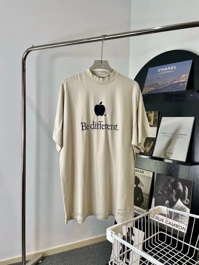 Balenciaga Balenciaga Apple Logo Printed Loose White T-Shirt Size US S / EU 44-46 / 1 - 1 Thumbnail
