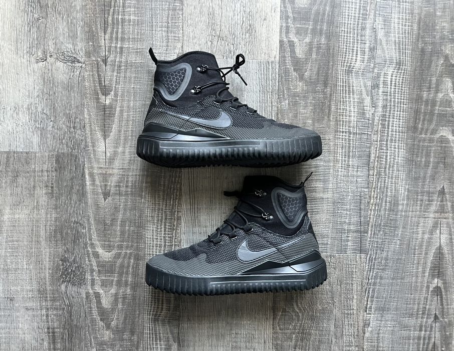 Nike air wild mid on sale boots