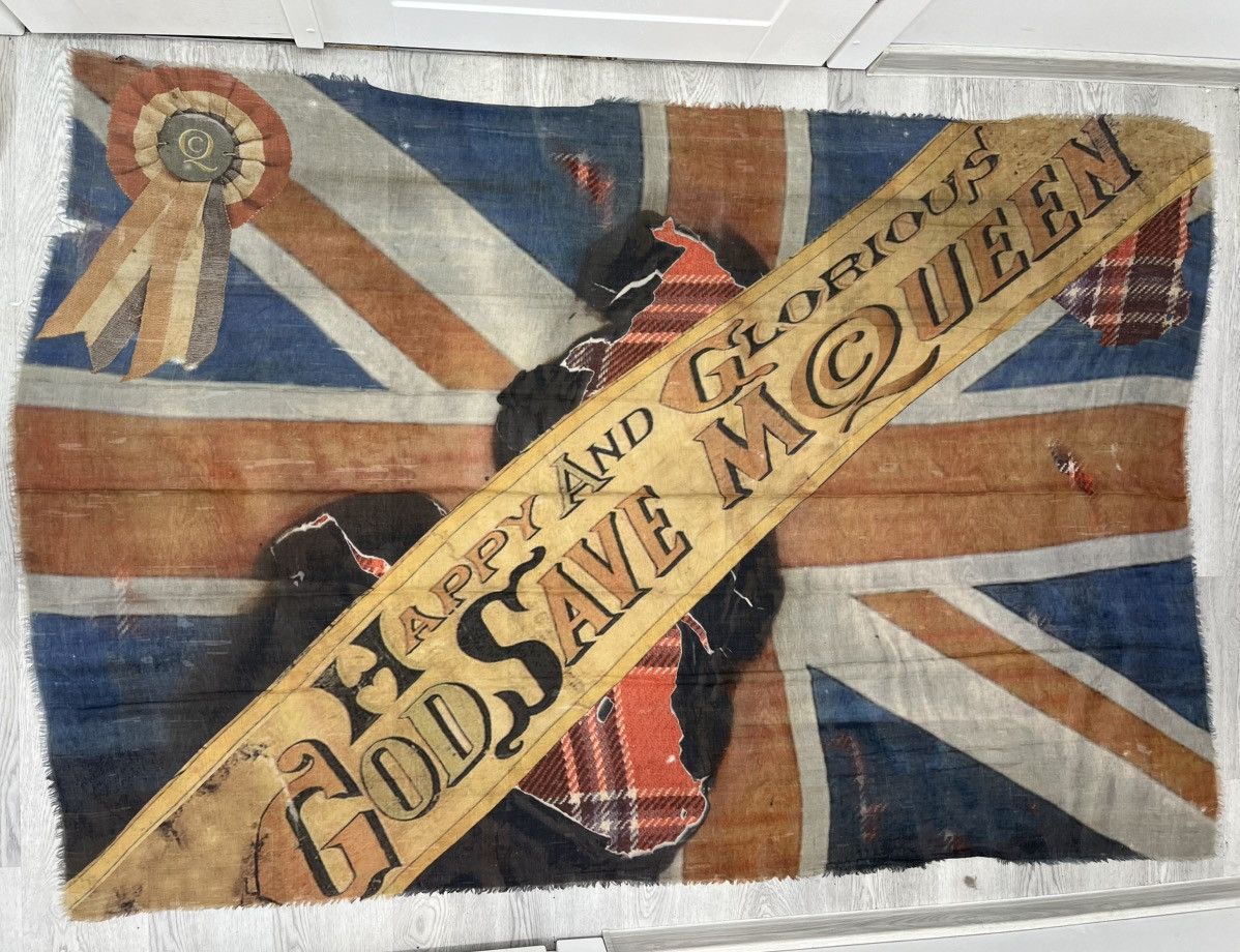 Alexander McQueen Alexander McQueen Happy And Glorious God Save Mcqueen Scarf Size ONE SIZE - 1 Thumbnail